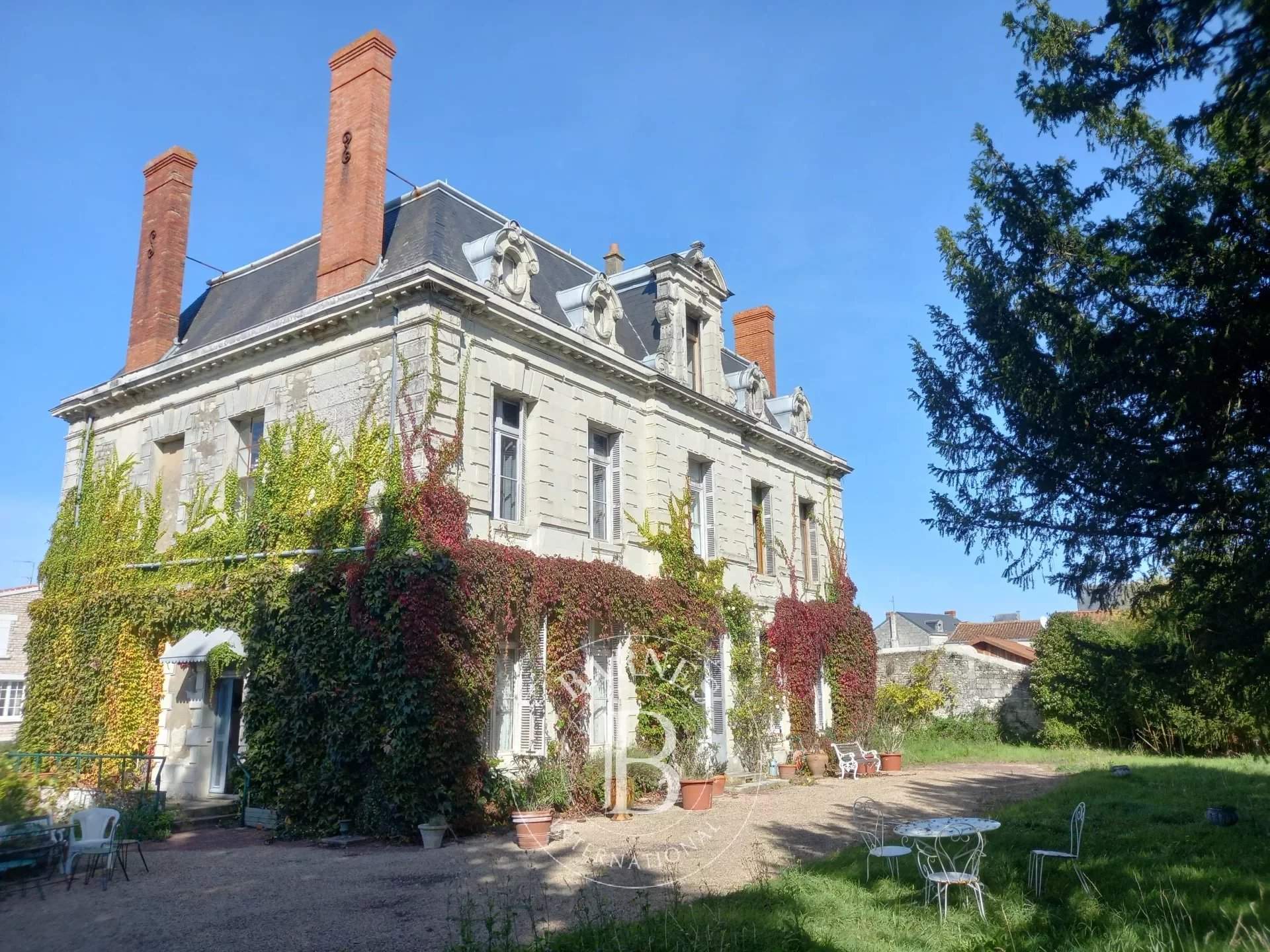 Monts-sur-Guesnes  - Maison de village 15 Pièces 8 Chambres - picture 9