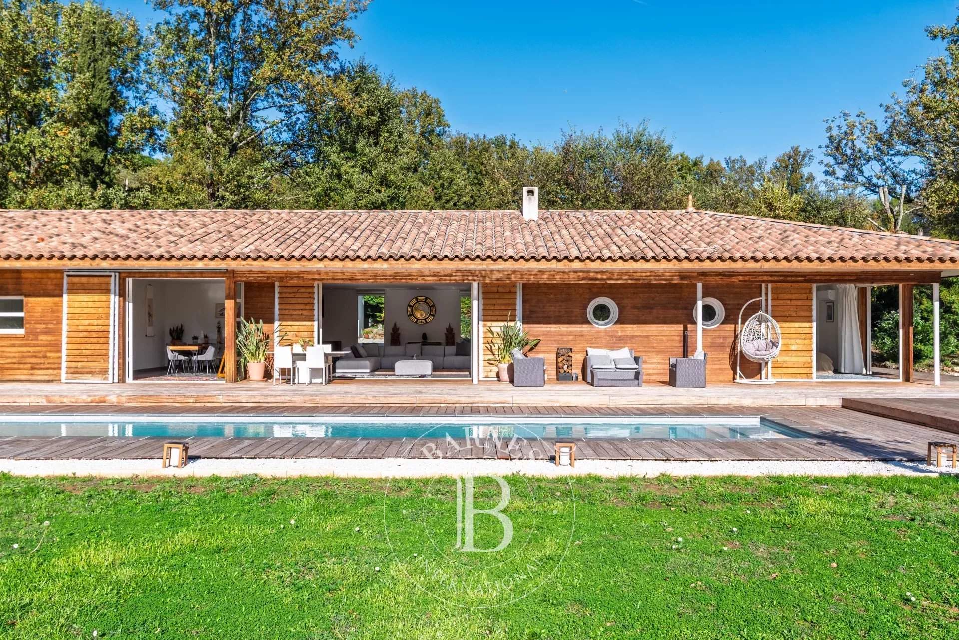 Bagnols-en-Forêt  - Villa 10 Pi&egrave;ces 4 Chambres - picture 15