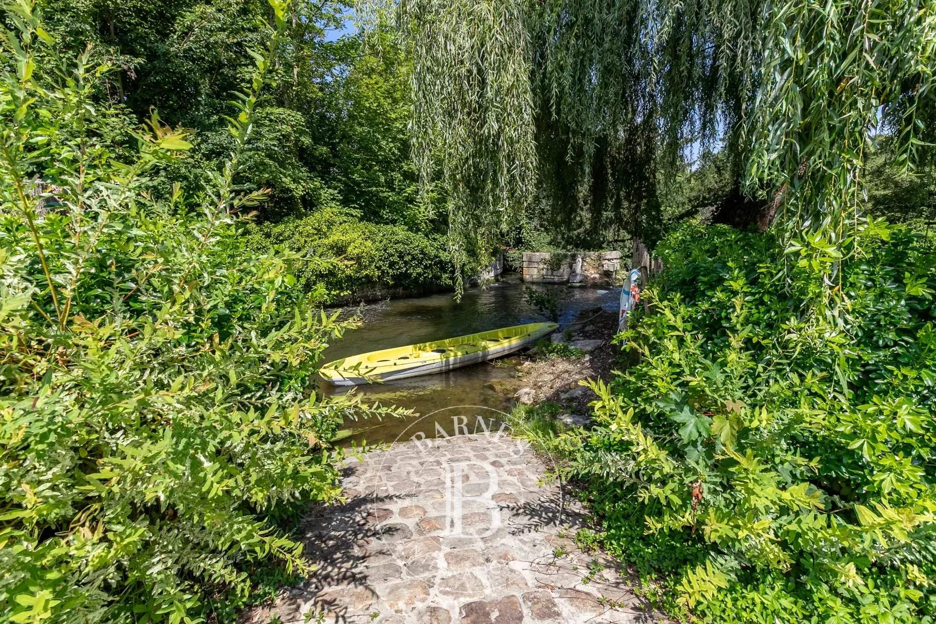 Senlis  - Property 5 Bedrooms - picture 9