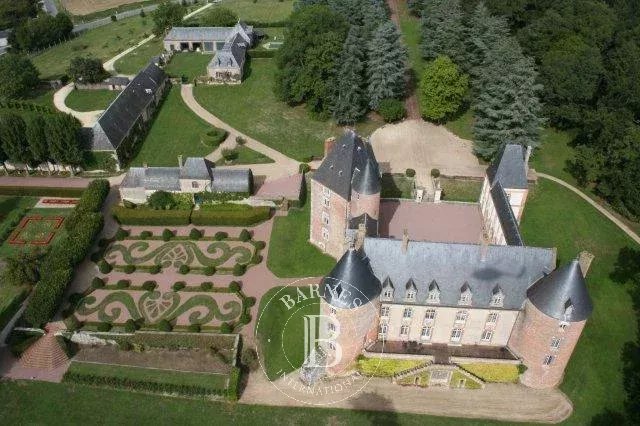 Gien  - Château 30 Pièces 20 Chambres - picture 12