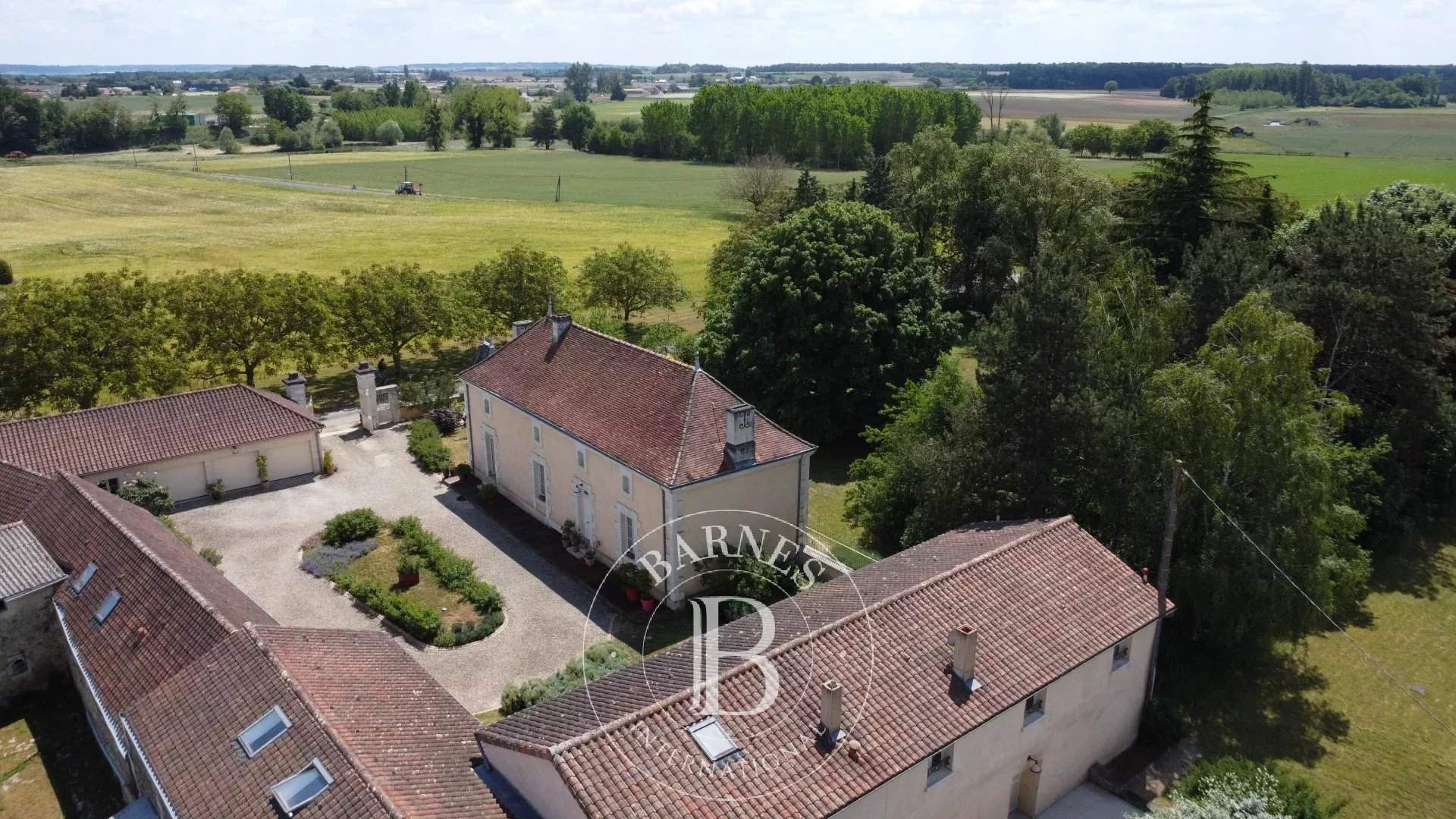 Lencloître  - Manoir 11 Pi&egrave;ces 8 Chambres - picture 4