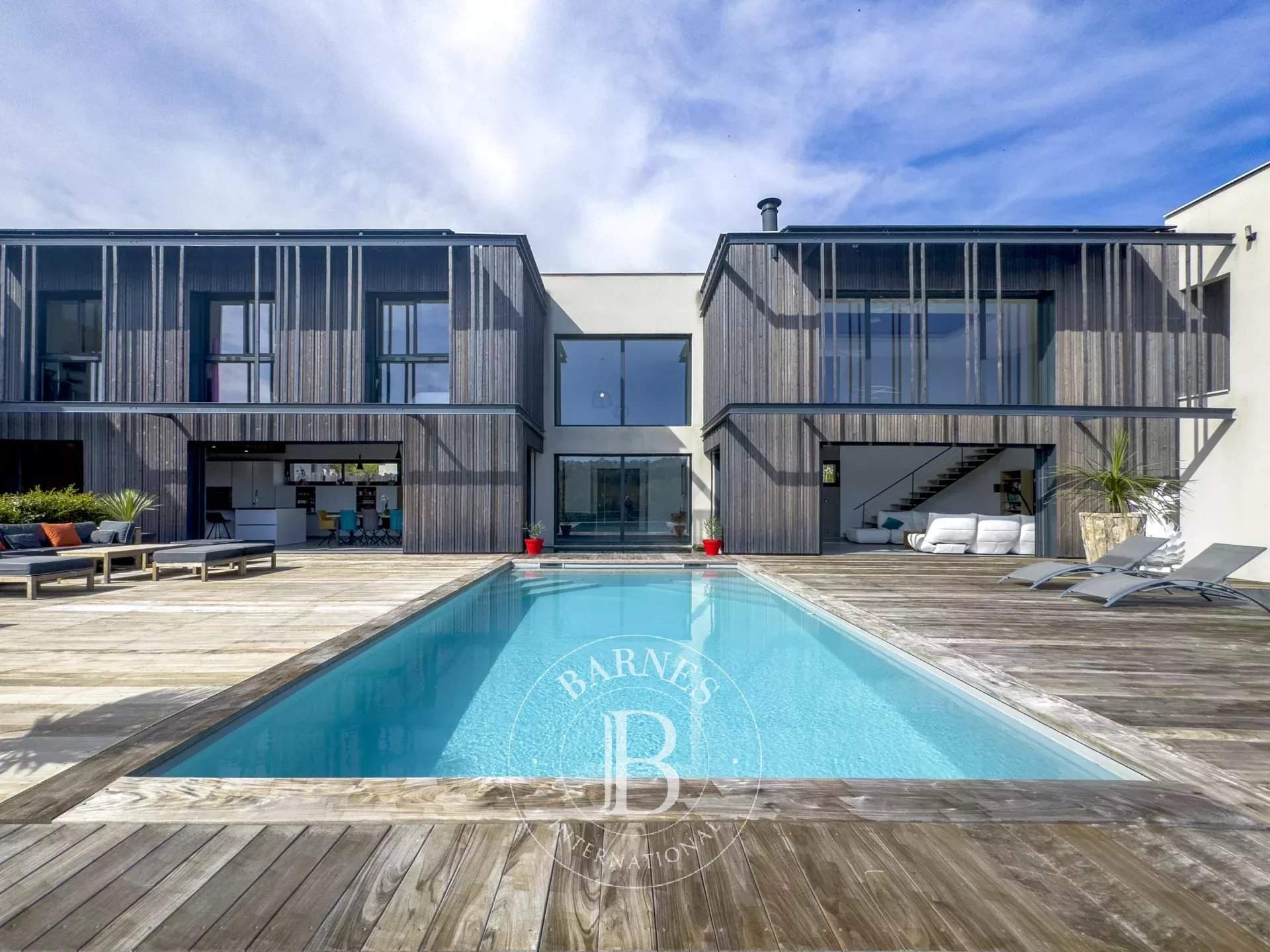 Les Abrets en Dauphiné  - Maison 13 Pièces 7 Chambres - picture 1