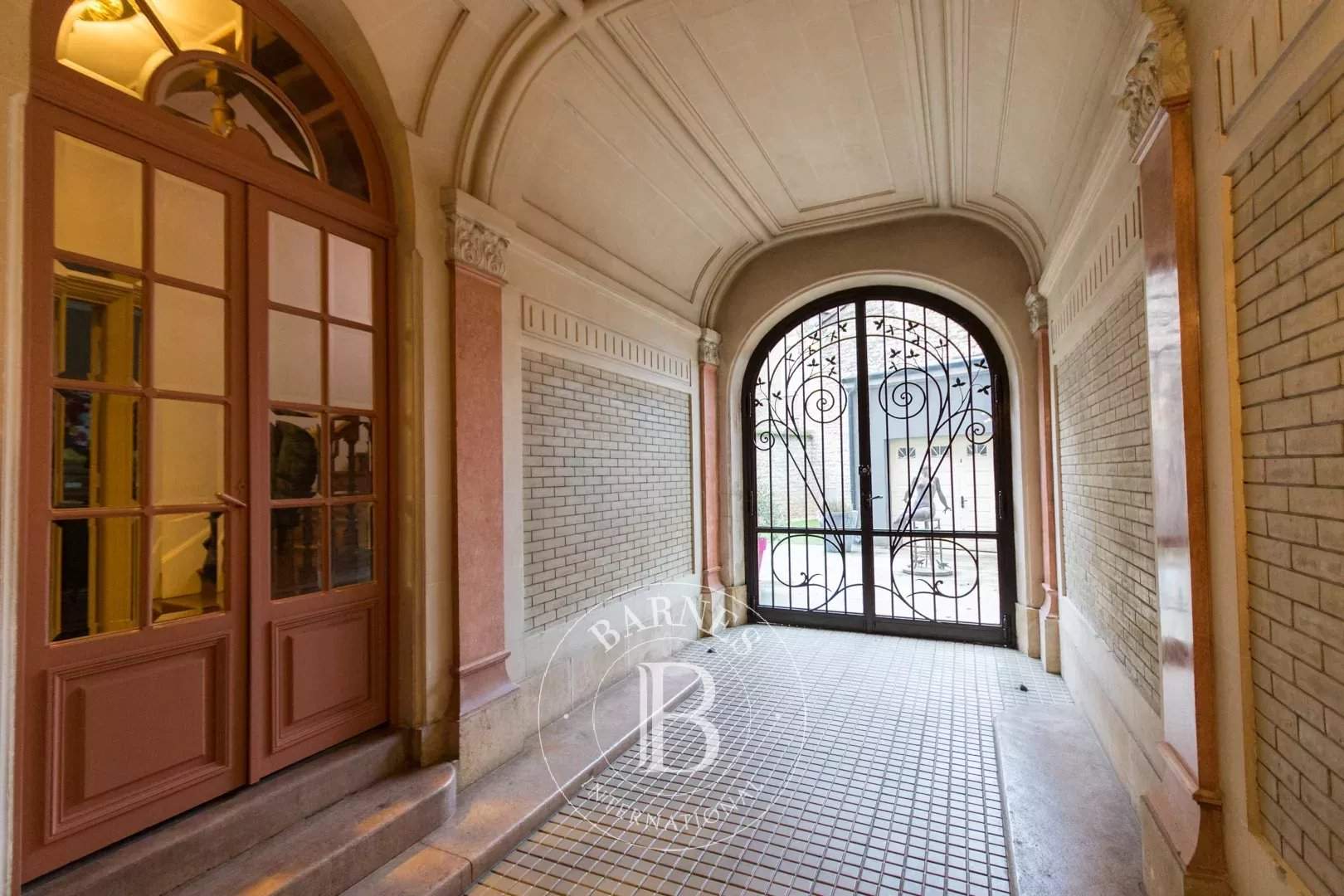 Dijon  - Hôtel particulier 11 Pi&egrave;ces 5 Chambres - picture 14