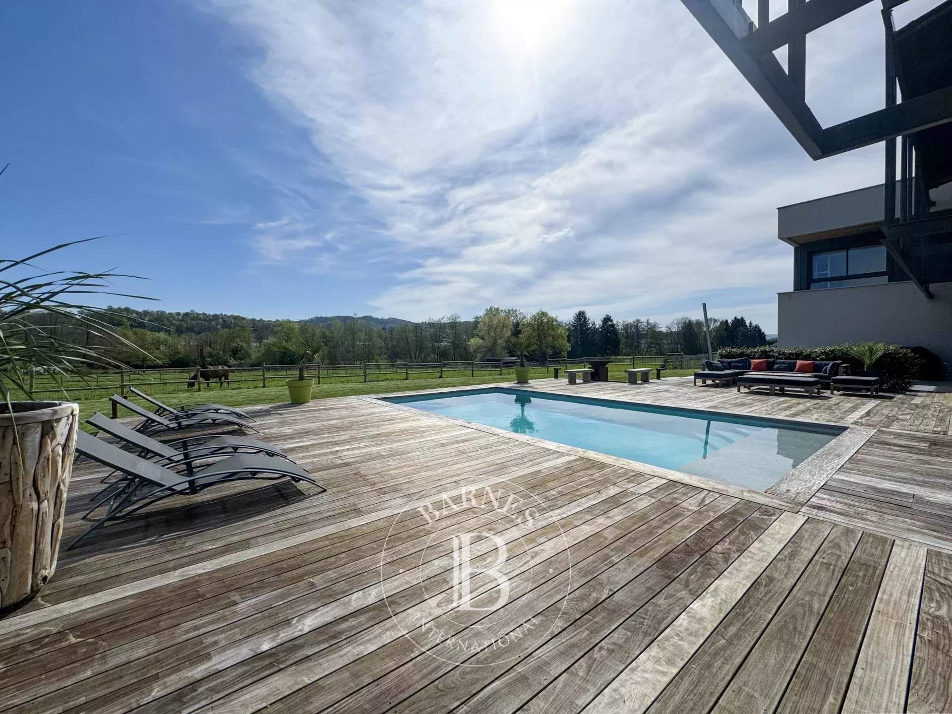 Les Abrets en Dauphiné  - Maison 13 Pièces 7 Chambres - picture 2