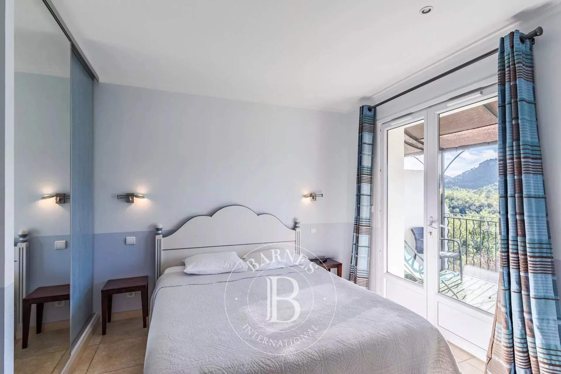 Bagnols-en-Forêt  - Maison d'hôtes 17 Pi&egrave;ces 14 Chambres - picture 12