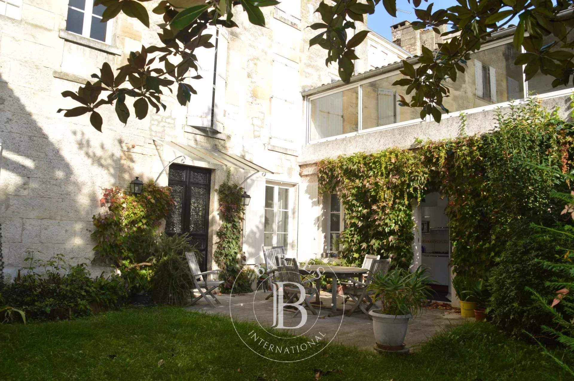 Niort  - Palacete 11 Cuartos 5 Habitaciones - picture 1