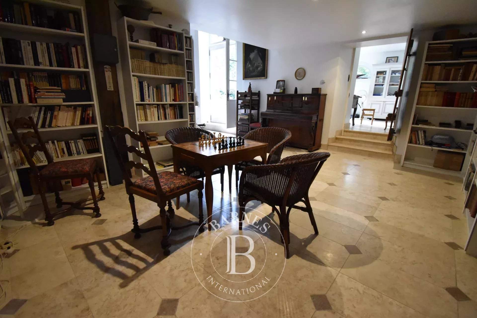 Saint-Rémy-lès-Chevreuse  - Maison 15 Pi&egrave;ces 11 Chambres - picture 13