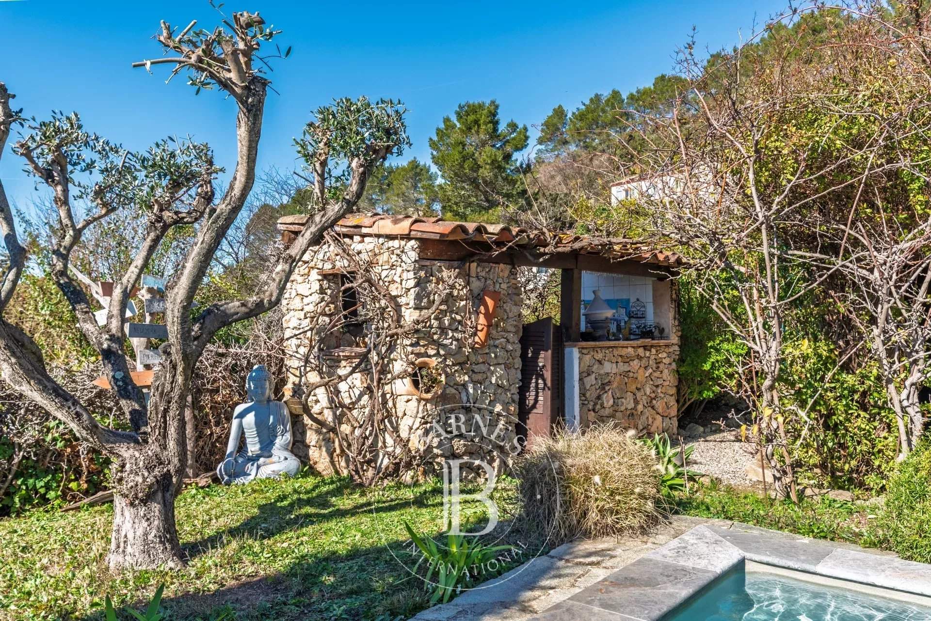 Bagnols-en-Forêt  - Maison 7 Pi&egrave;ces 2 Chambres - picture 6