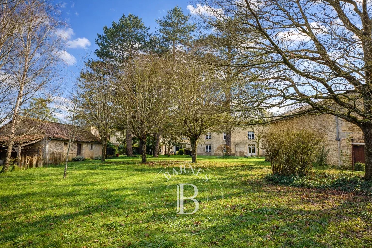 Poitiers  - Maison 8 Pi&egrave;ces 5 Chambres - picture 10