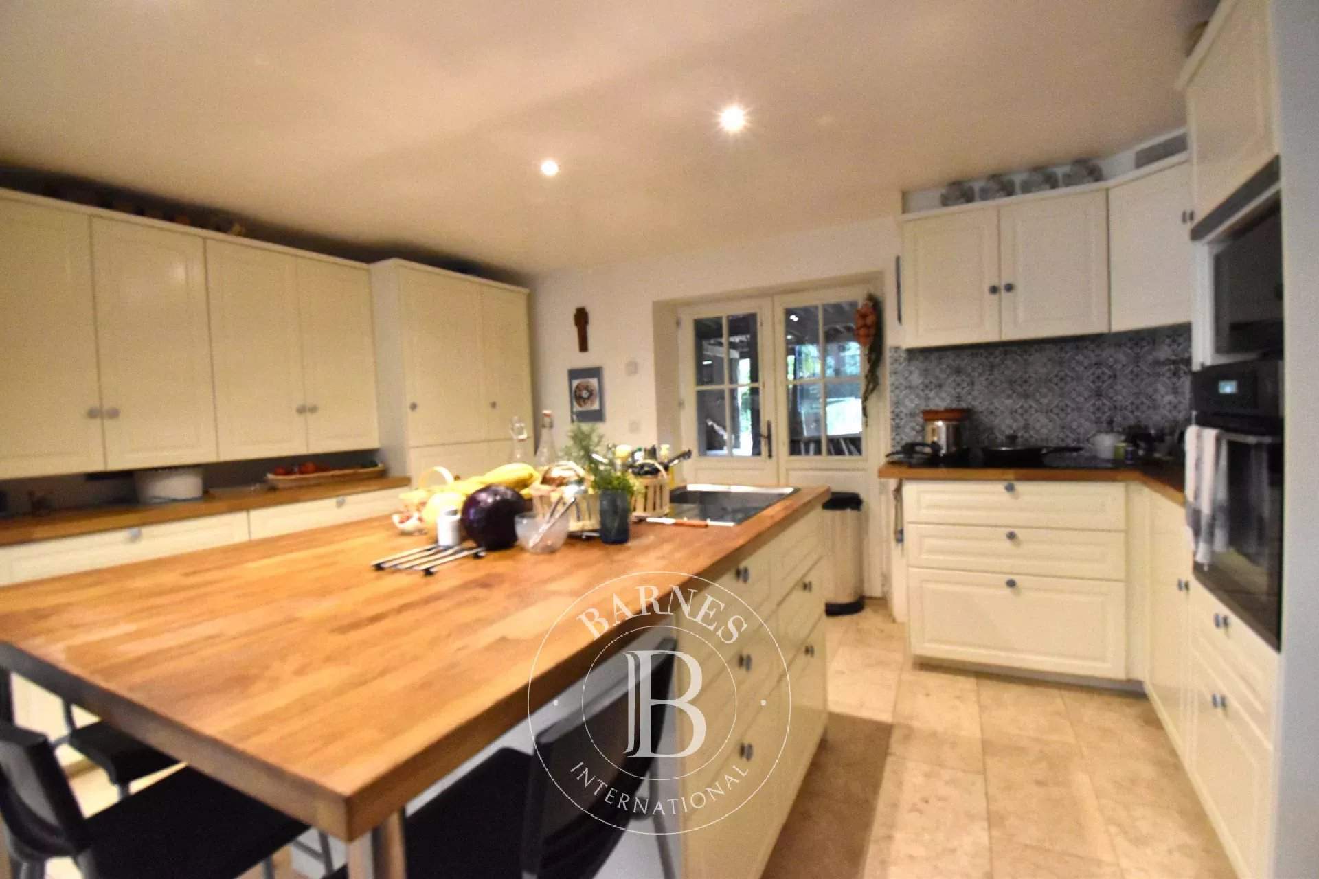 Saint-Rémy-lès-Chevreuse  - Maison 15 Pi&egrave;ces 11 Chambres - picture 11