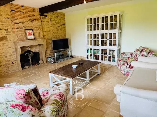 Saint-Christophe-en-Brionnais  - Maison 7 Pièces 3 Chambres - picture 5