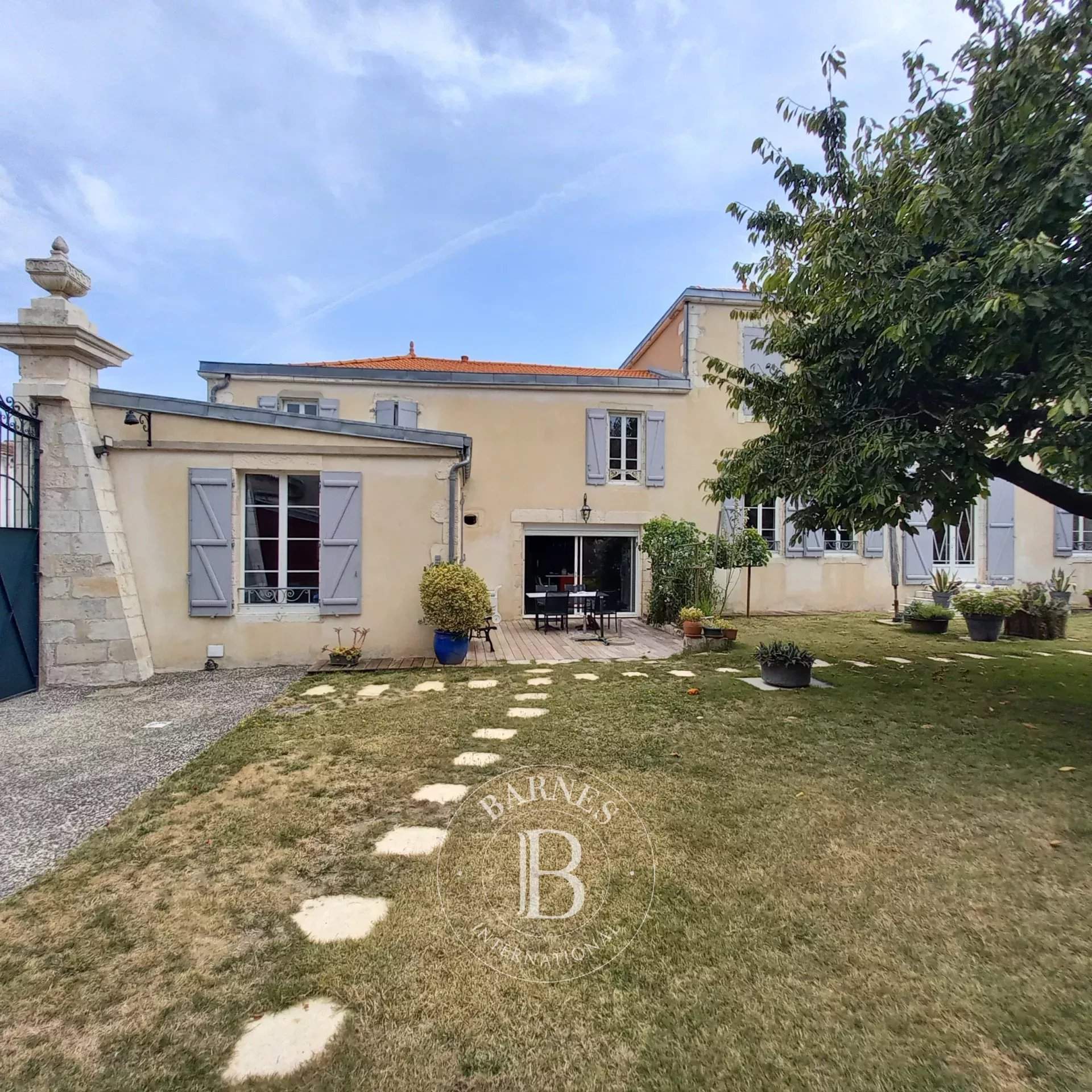 La Rochelle  - House 7 Bedrooms - picture 8