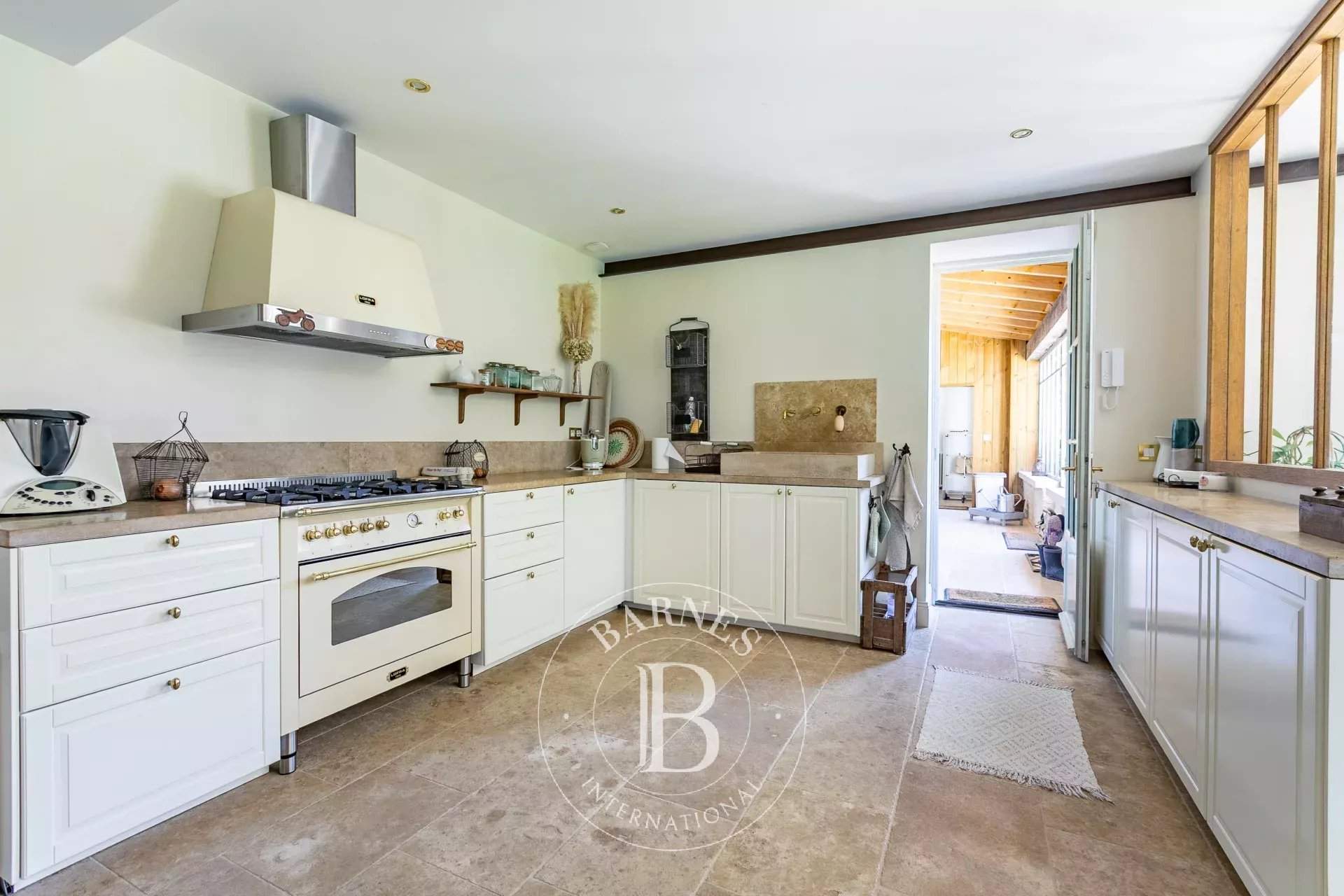 Senlis  - Property 5 Bedrooms - picture 11