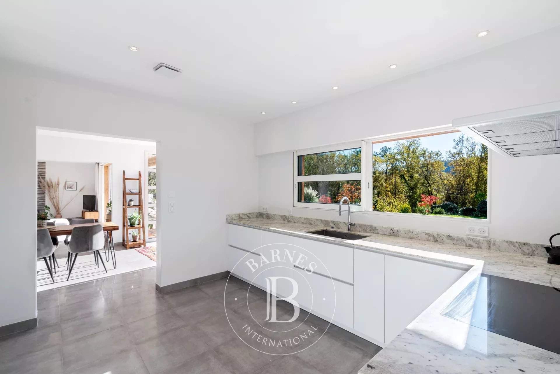 Bagnols-en-Forêt  - Villa 10 Pi&egrave;ces 4 Chambres - picture 16