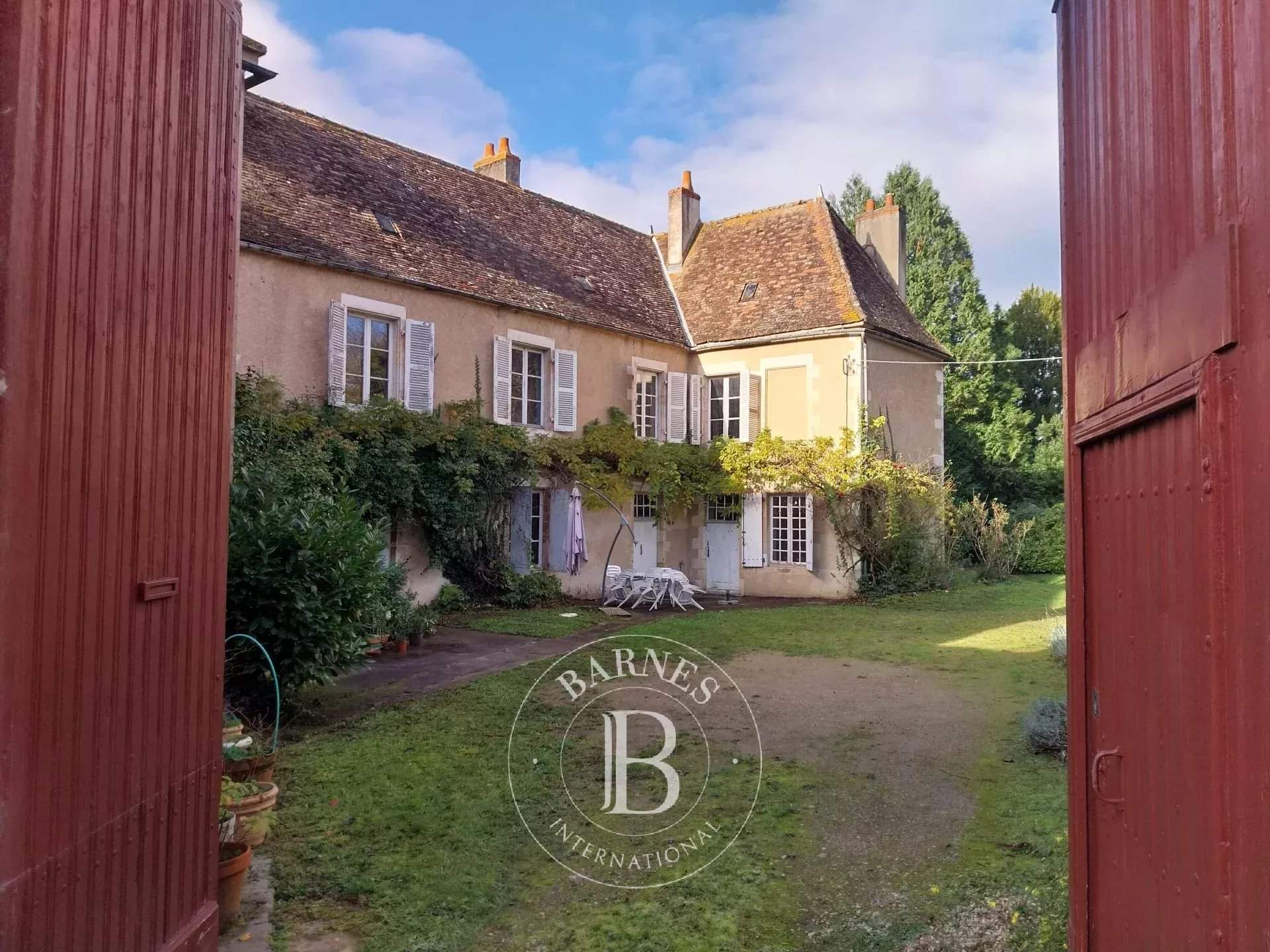 Montmorillon  - House 6 Bedrooms - picture 1