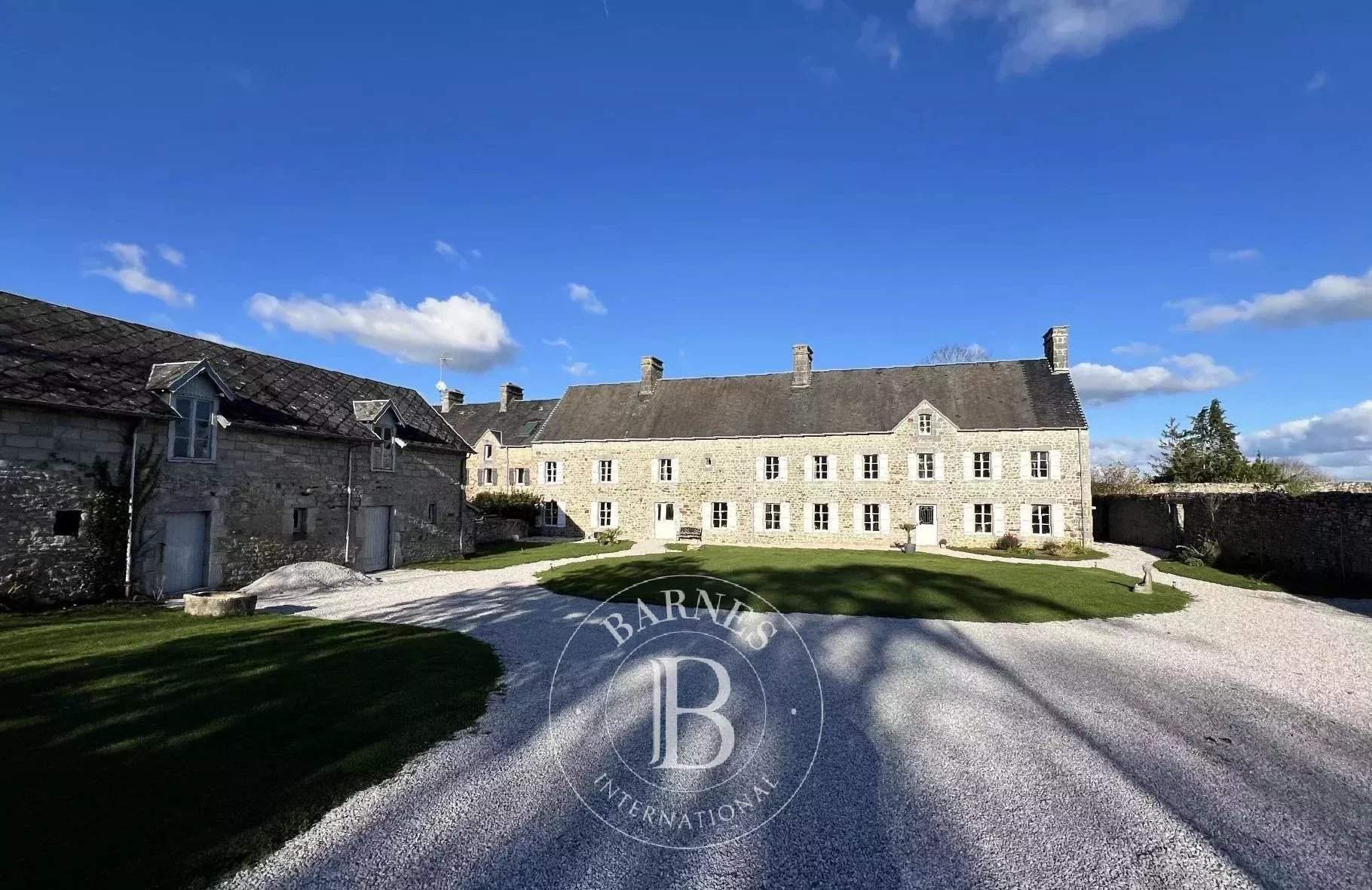 Montmartin-sur-Mer  - Maison 9 Pi&egrave;ces 6 Chambres - picture 2