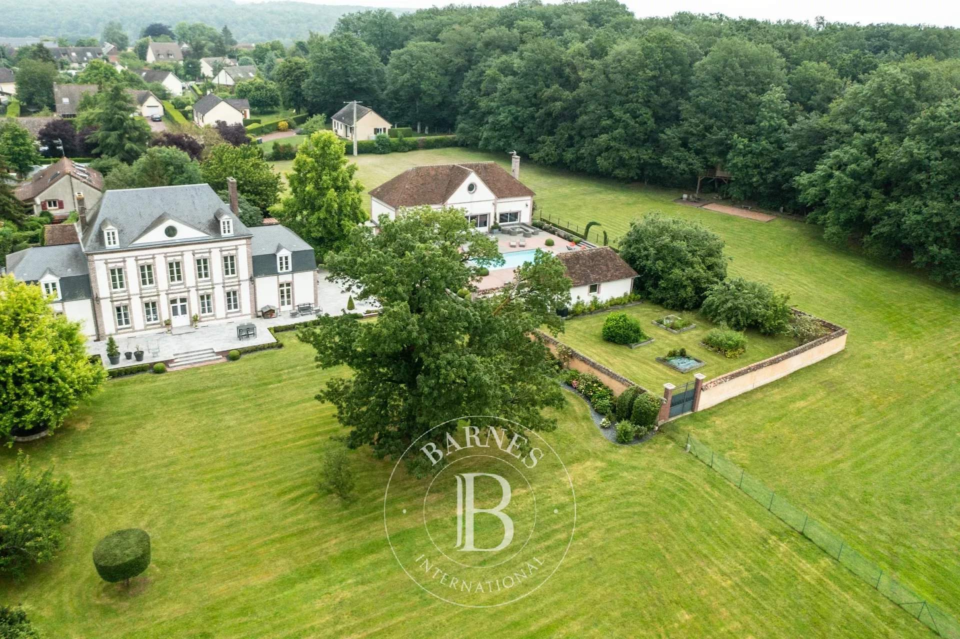 Pacy-sur-Eure  - Property 9 Bedrooms - picture 1