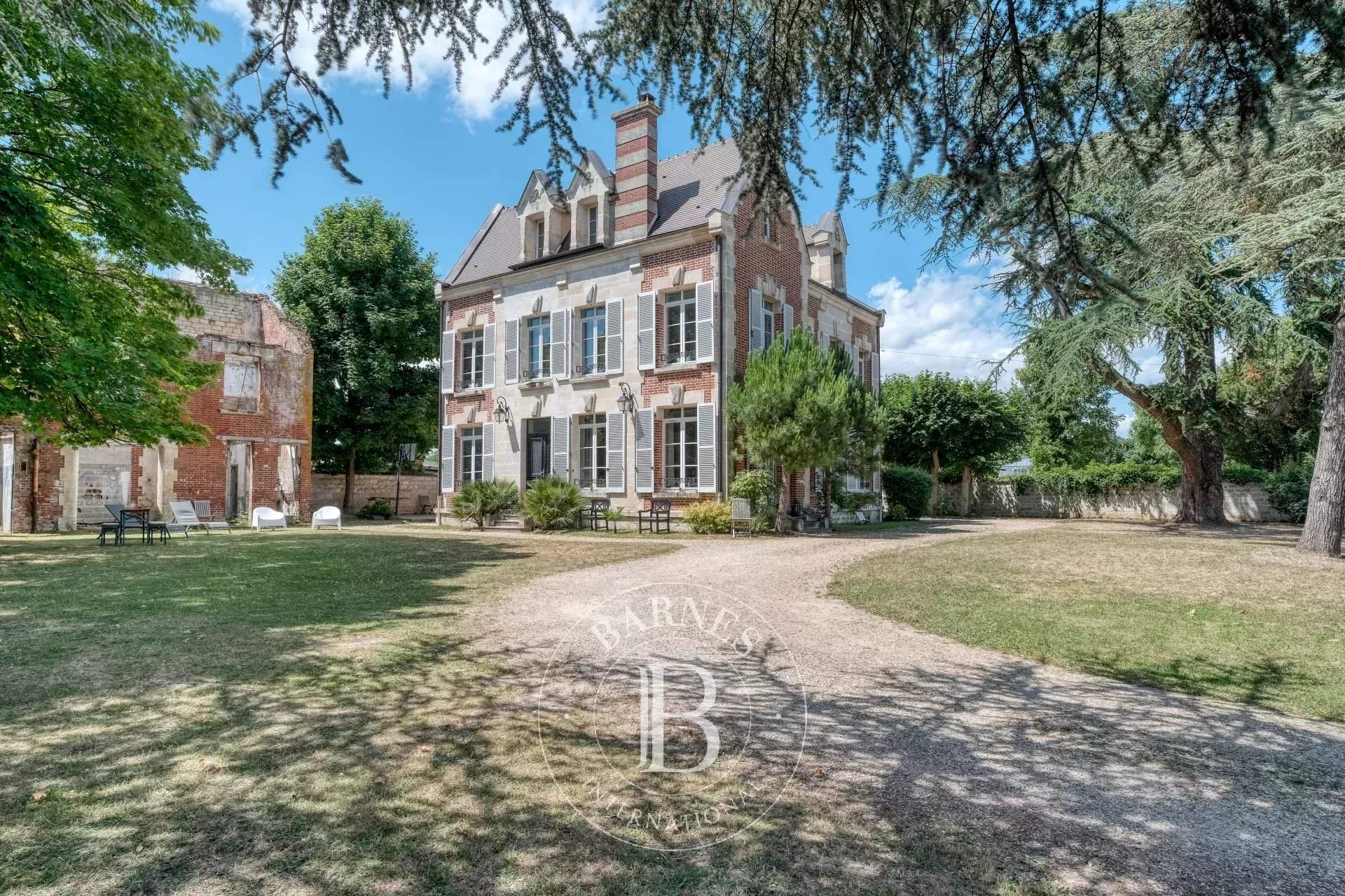 Chantilly  - Maison 7 Pi&egrave;ces 5 Chambres - picture 1