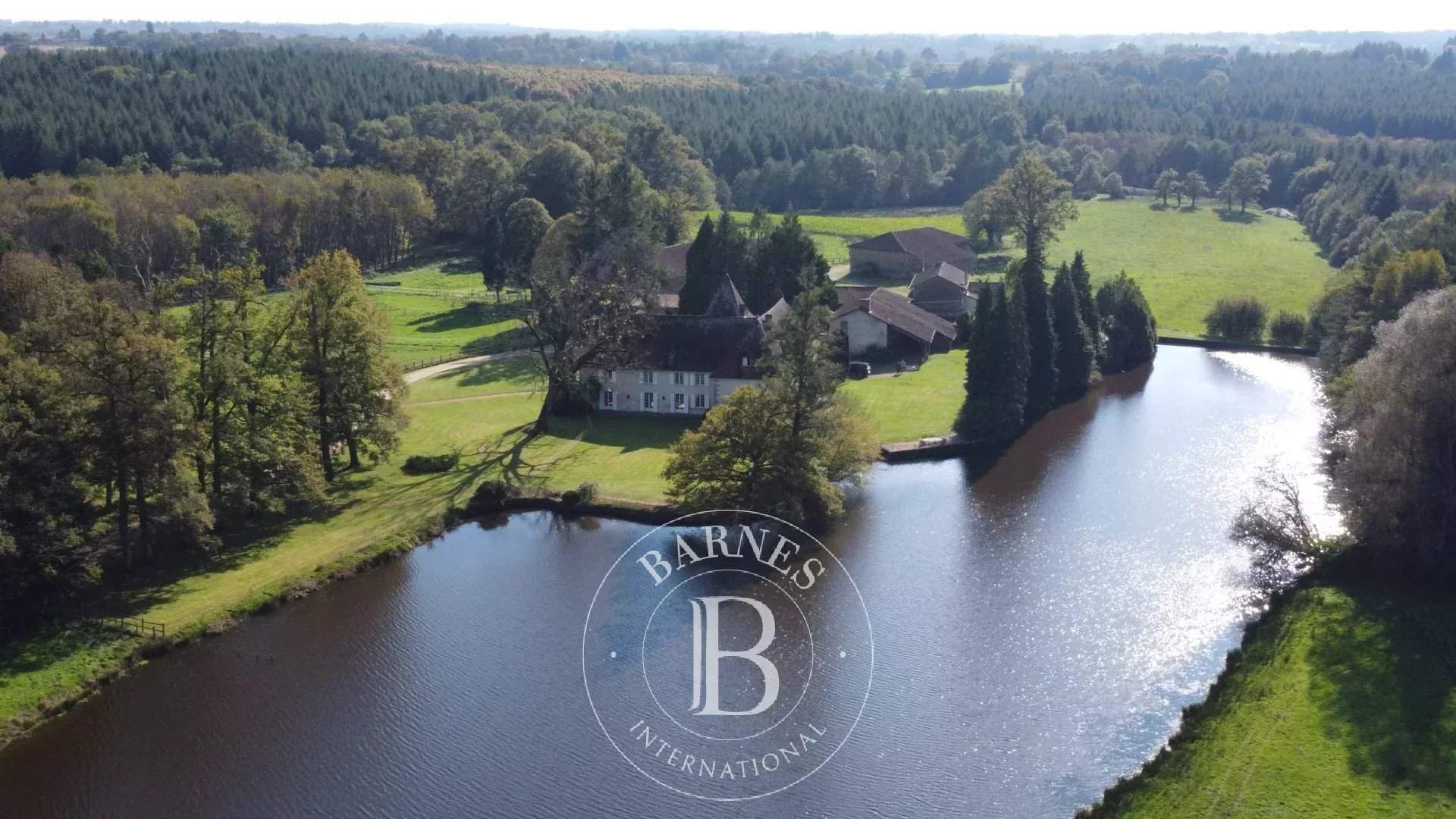 Limoges  - Manoir 15 Pi&egrave;ces 10 Chambres - picture 2