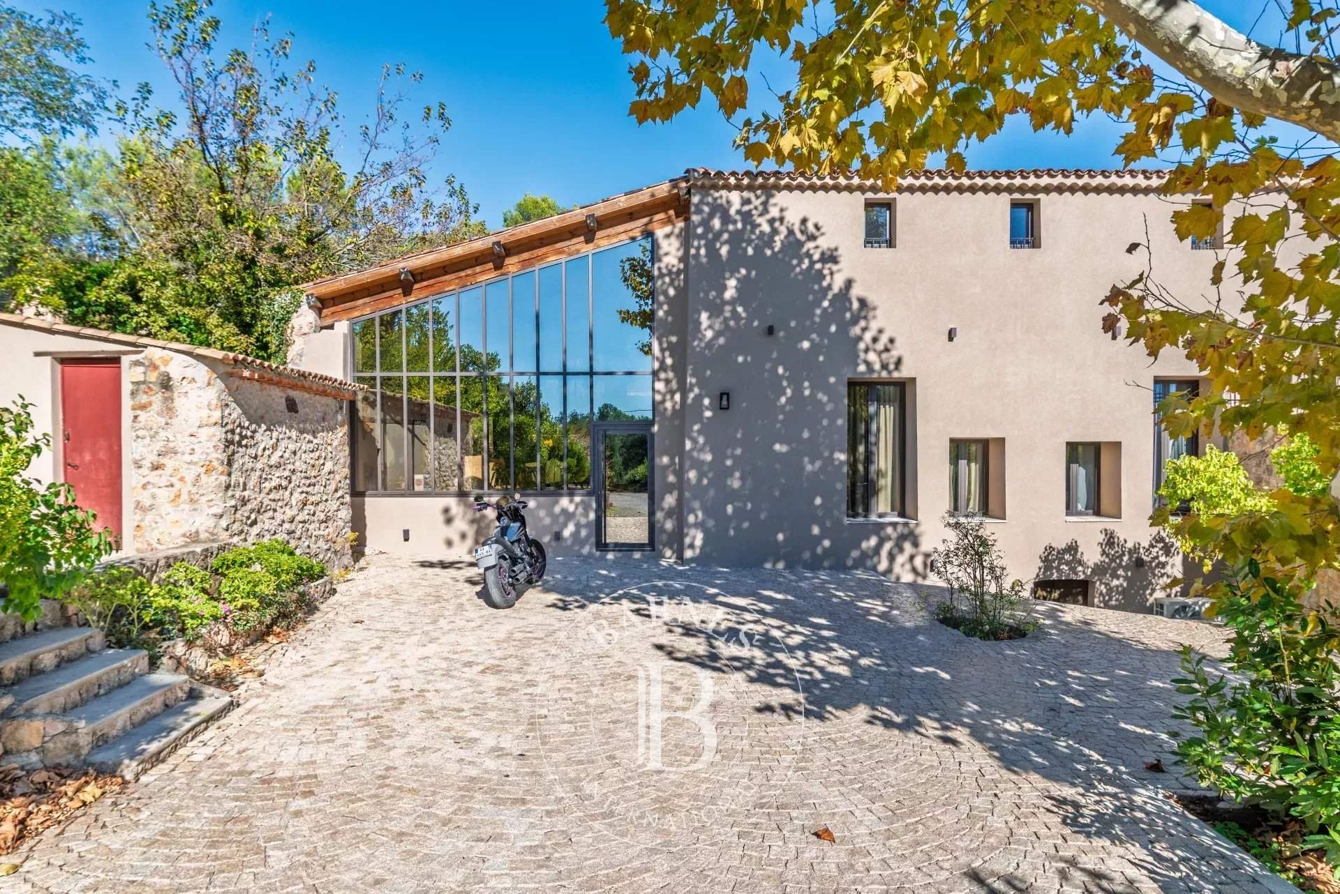 Bagnols-en-Forêt  - Propriété 10 Pi&egrave;ces 7 Chambres - picture 4