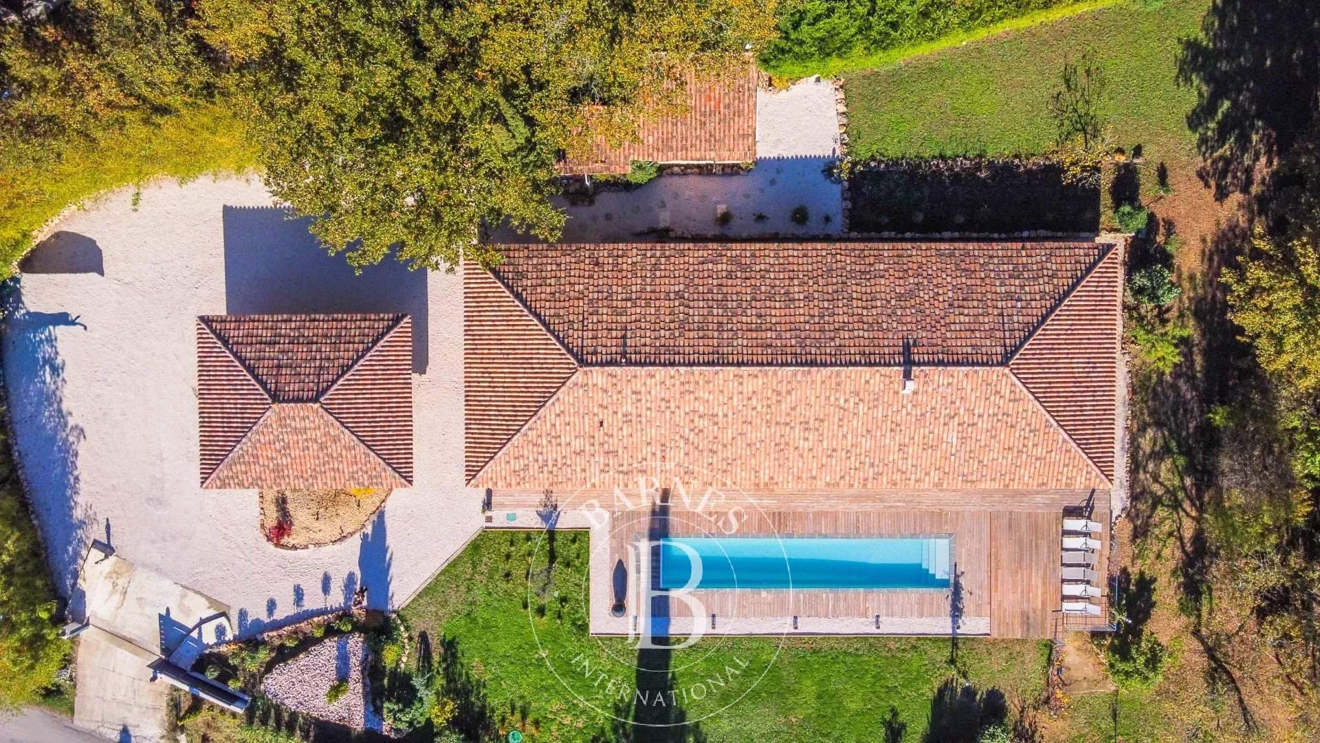 Bagnols-en-Forêt  - Villa 10 Pi&egrave;ces 4 Chambres - picture 2