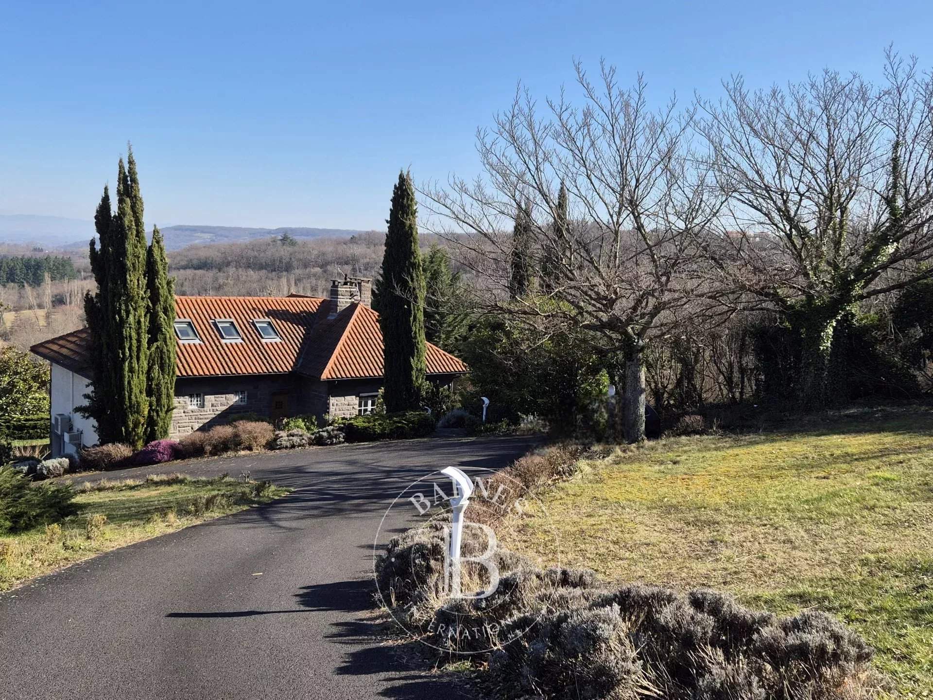 Volvic  - Maison 7 Pi&egrave;ces 5 Chambres - picture 1