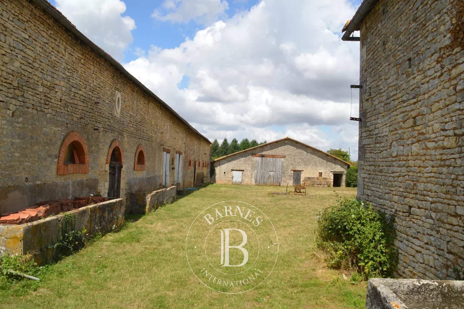 Civray  - Maison 7 Pi&egrave;ces 4 Chambres - picture 11