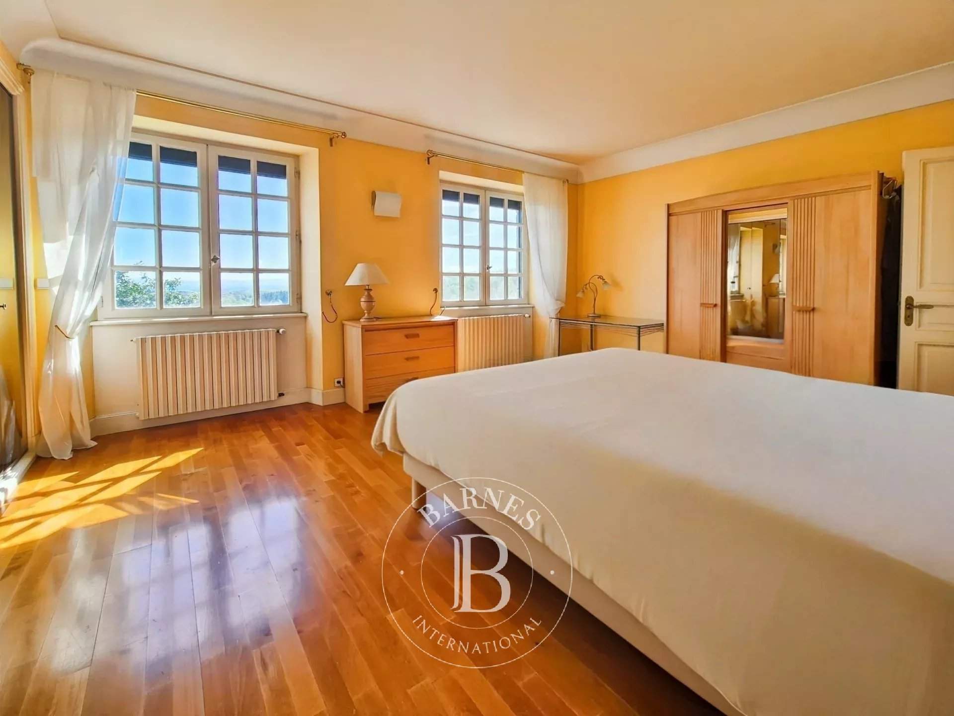 Volvic  - Maison 7 Pi&egrave;ces 5 Chambres - picture 9