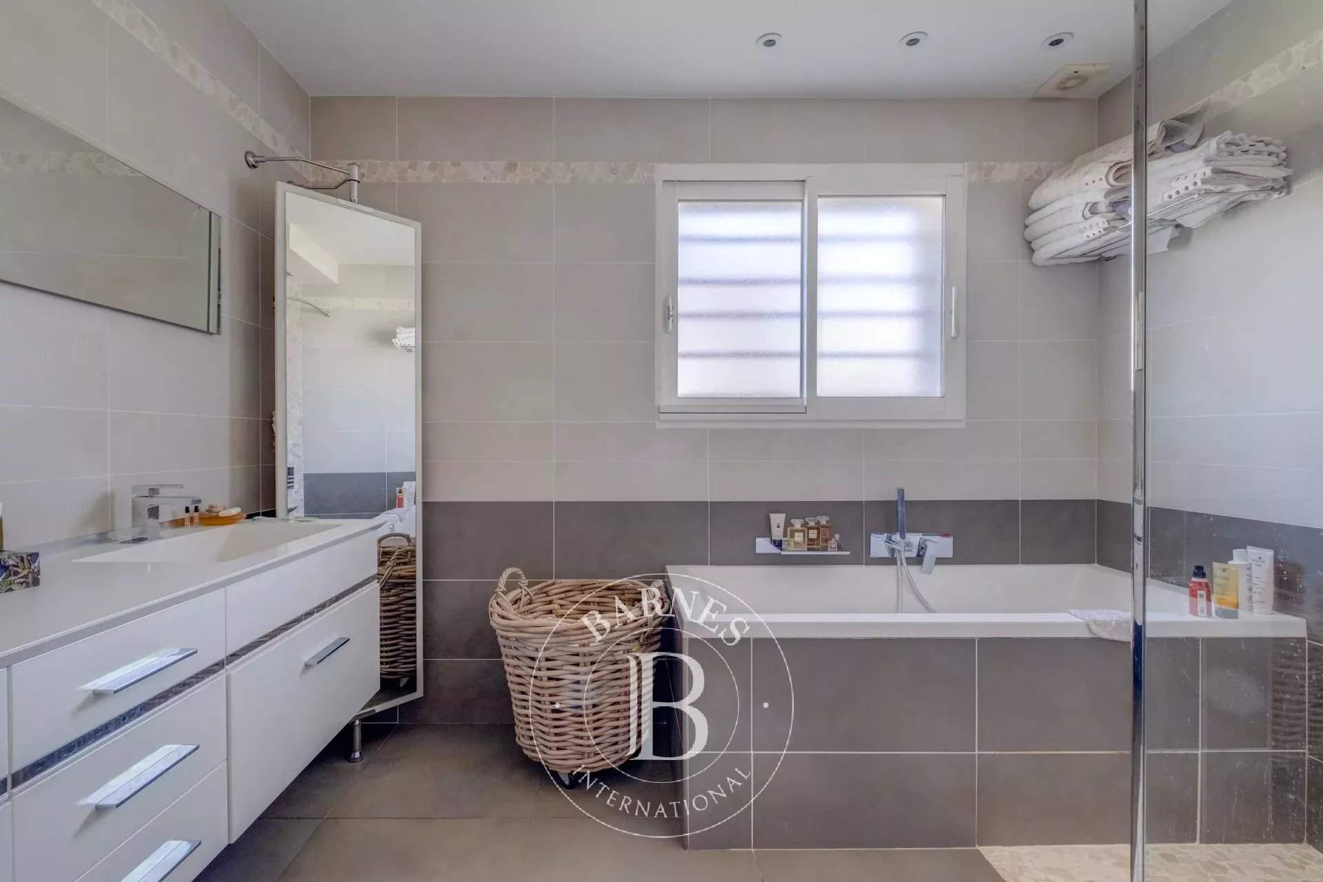 Bagnols-en-Forêt  - Villa 6 Pi&egrave;ces 3 Chambres - picture 13