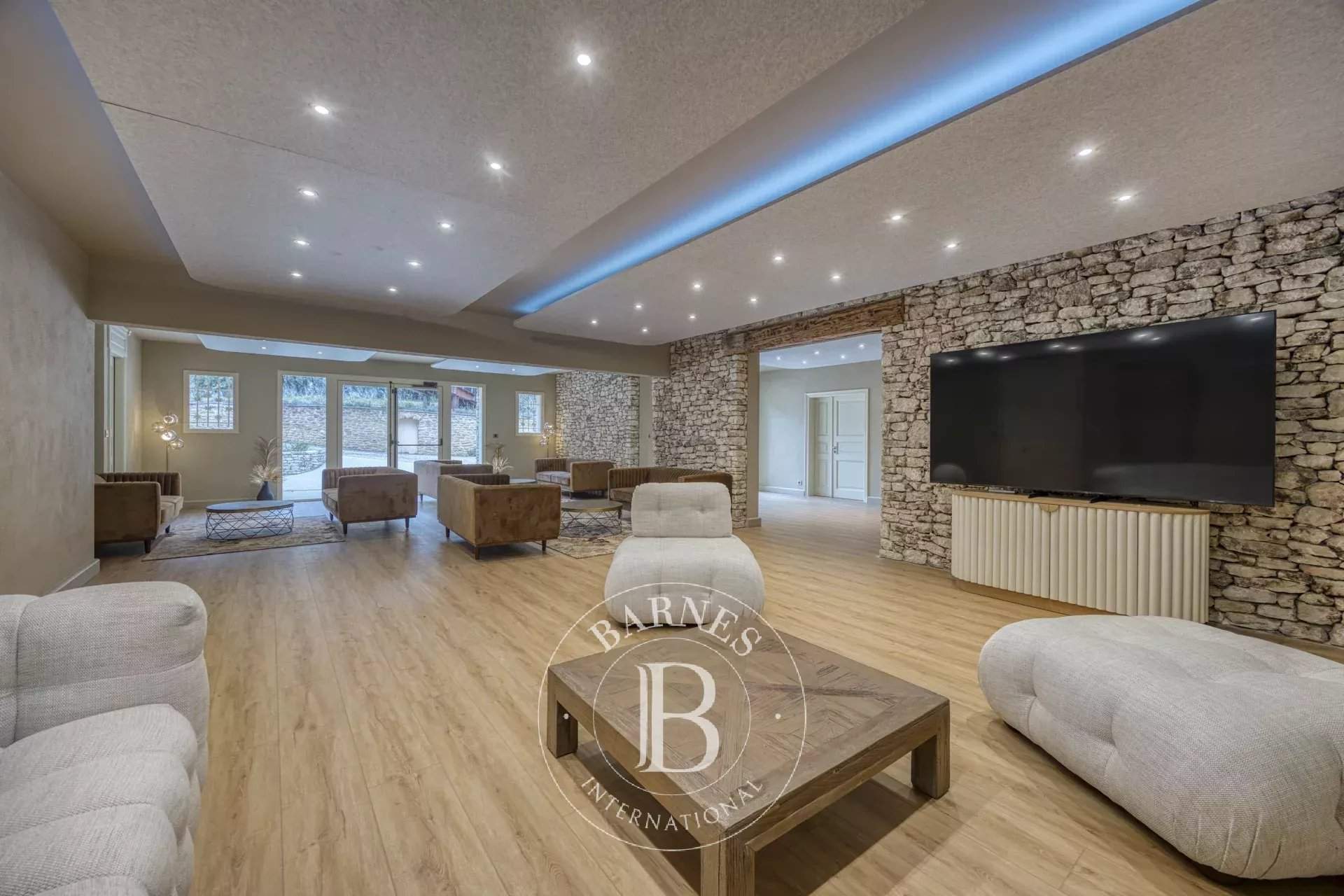 Suze-la-Rousse  - Maison 30 Pièces 11 Chambres - picture 15