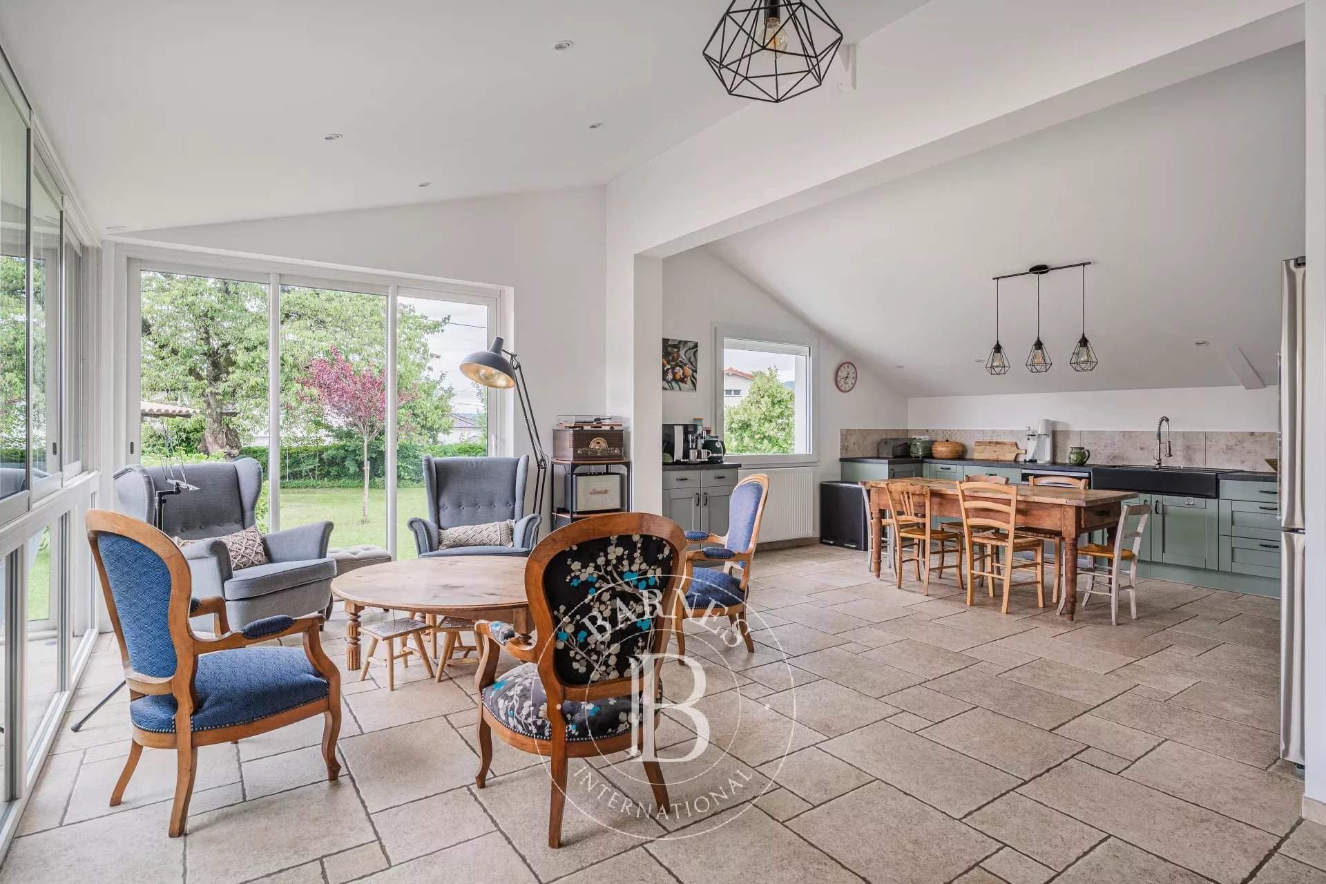 Coublevie  - Maison 9 Pi&egrave;ces 4 Chambres - picture 3