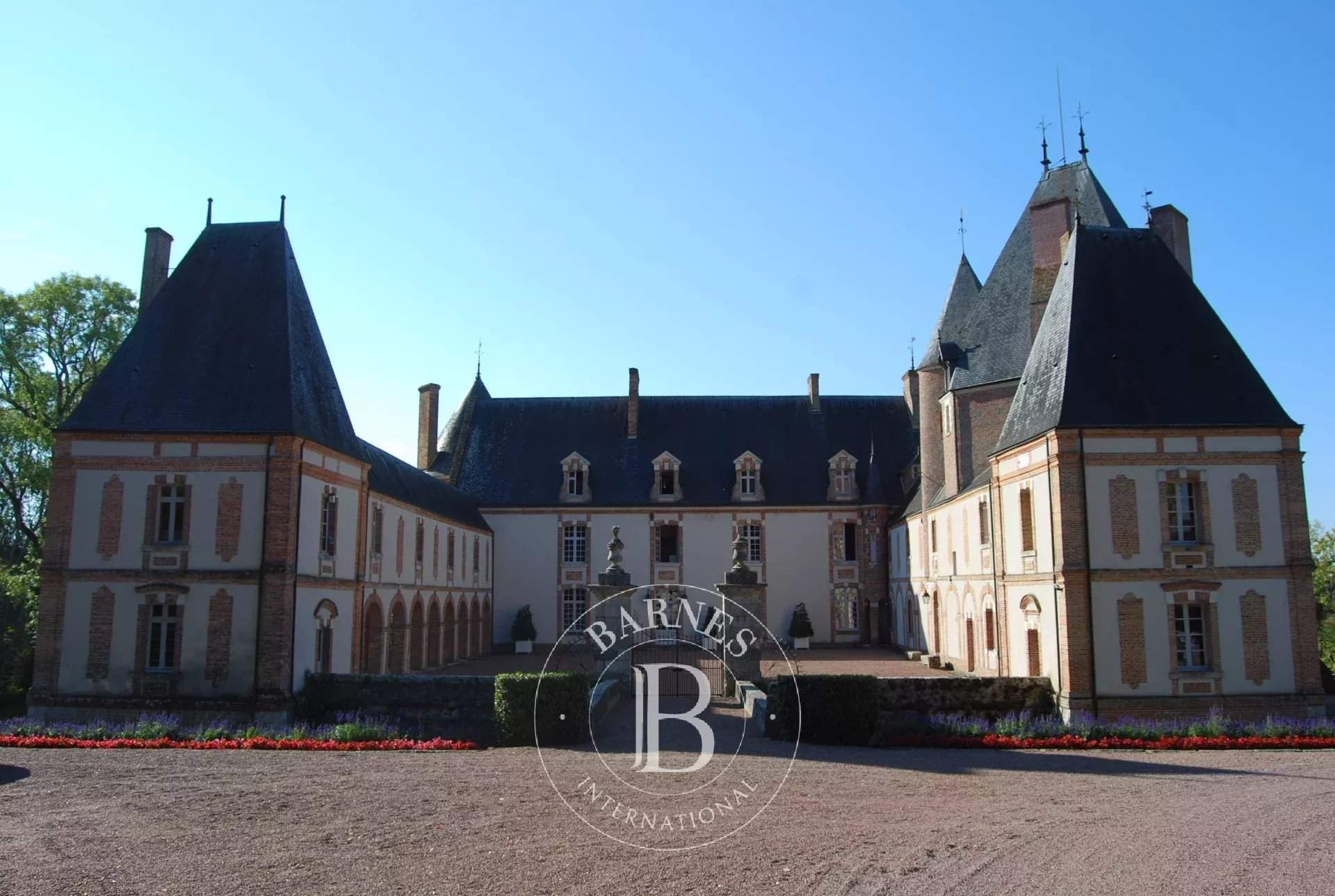 Gien  - Château 30 Pièces 20 Chambres - picture 13