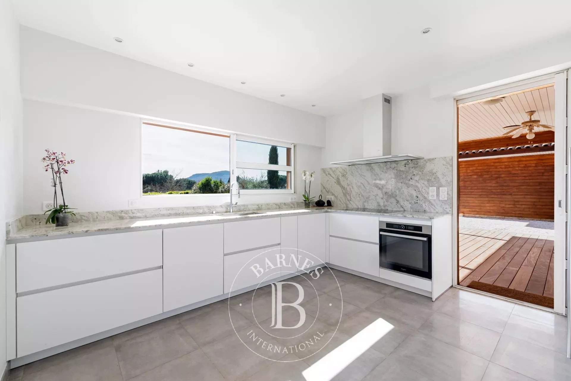 Bagnols-en-Forêt  - Villa 10 Pi&egrave;ces 4 Chambres - picture 17