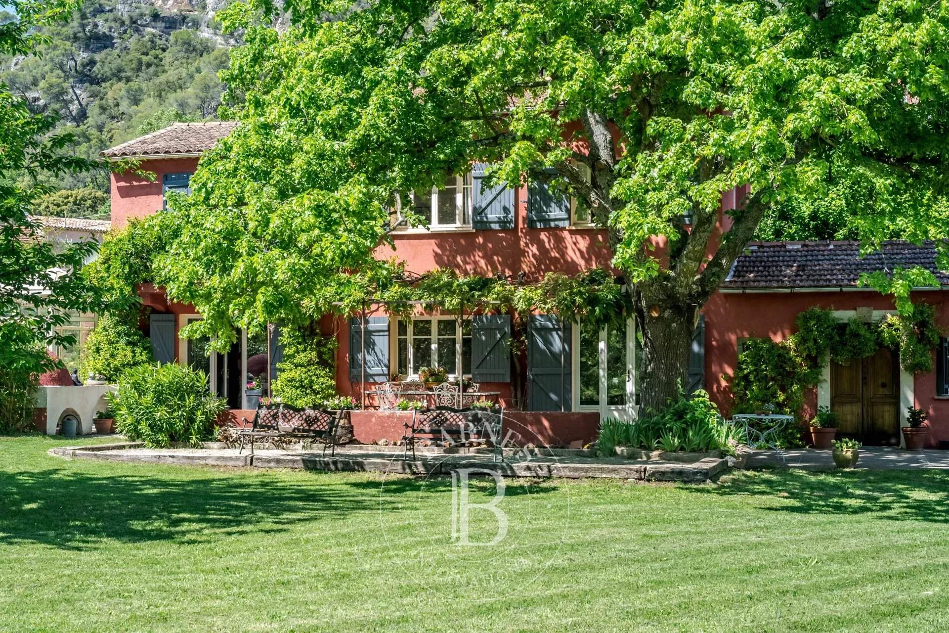 Salernes  - Maison d'hôtes 10 Pi&egrave;ces 6 Chambres - picture 2