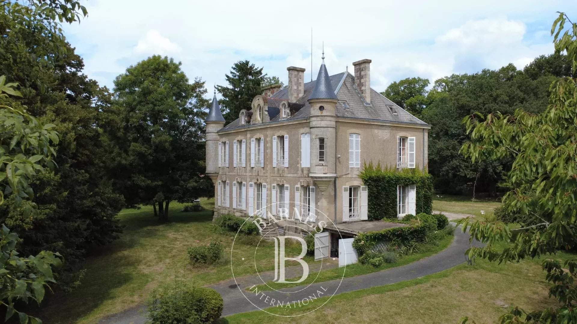 Niort  - Castle 5 Bedrooms - picture 13