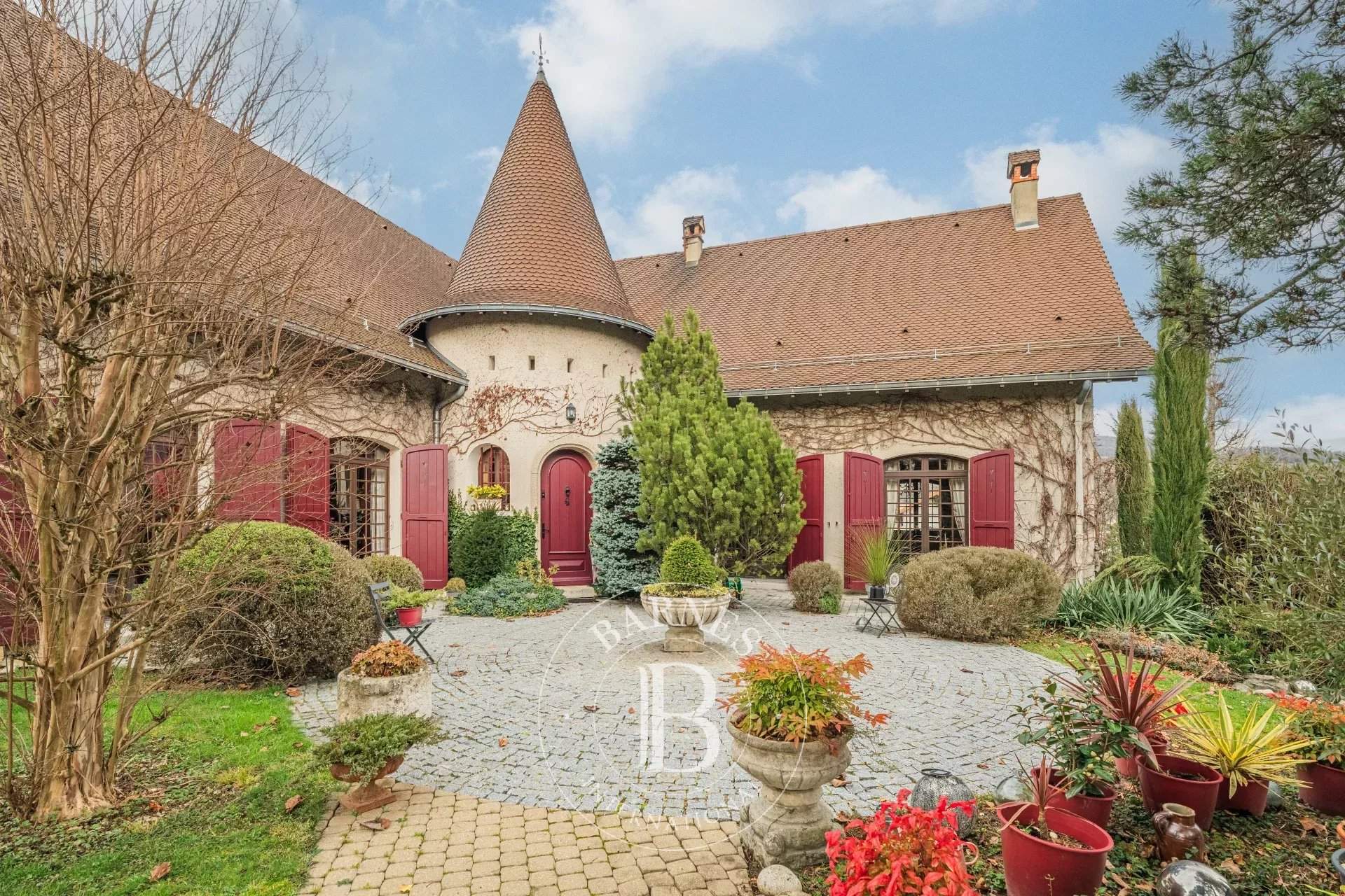 Voiron  - Maison 7 Pi&egrave;ces 4 Chambres - picture 1