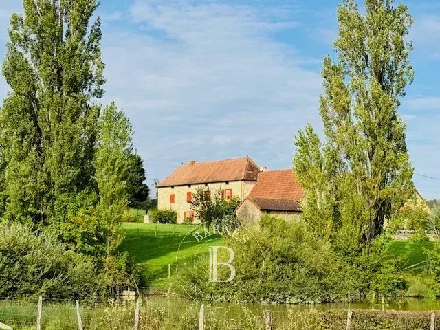 Saint-Christophe-en-Brionnais  - Maison 7 Pièces 3 Chambres - picture 1