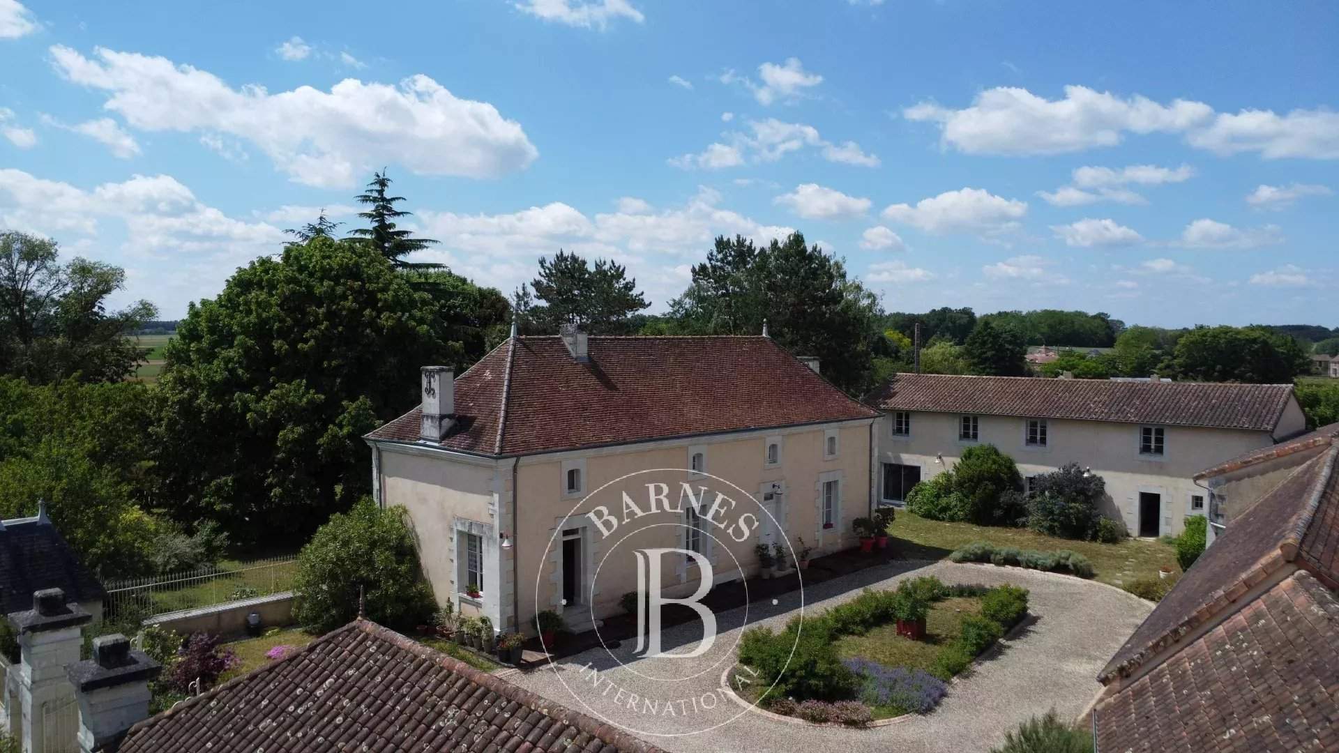 Lencloître  - Manoir 11 Pi&egrave;ces 8 Chambres - picture 1