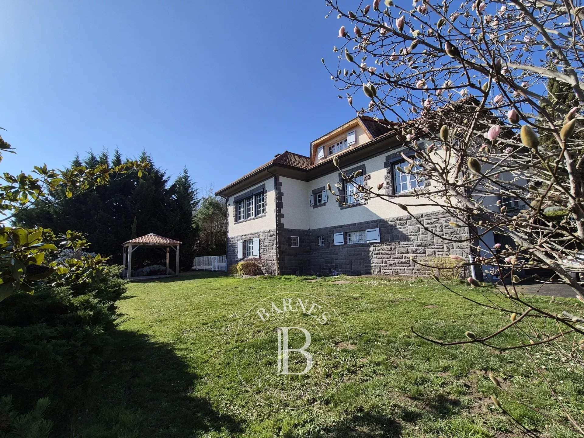 Volvic  - Maison 7 Pi&egrave;ces 5 Chambres - picture 4