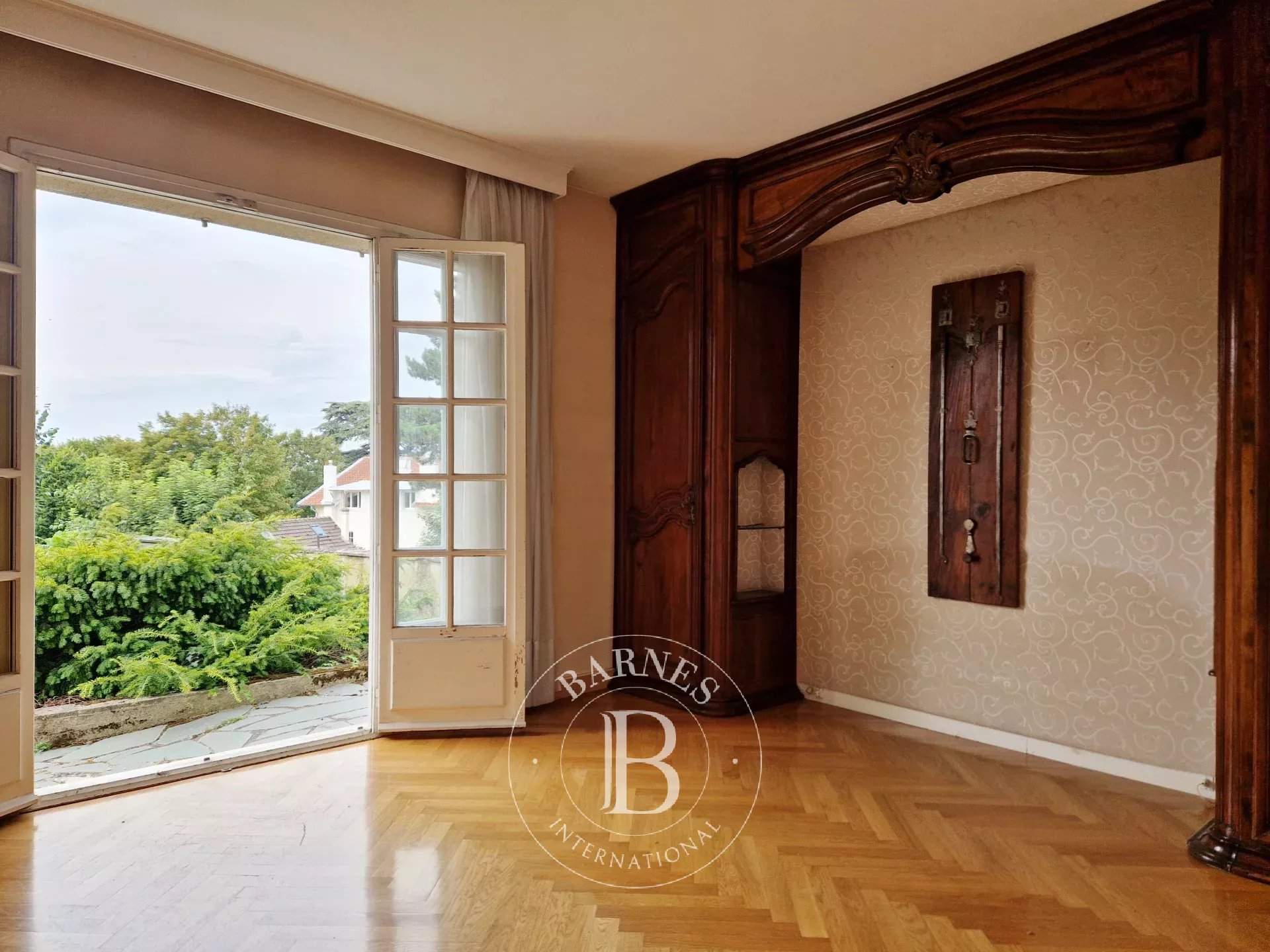 Montmorency  - Maison 9 Pi&egrave;ces 2 Chambres - picture 11