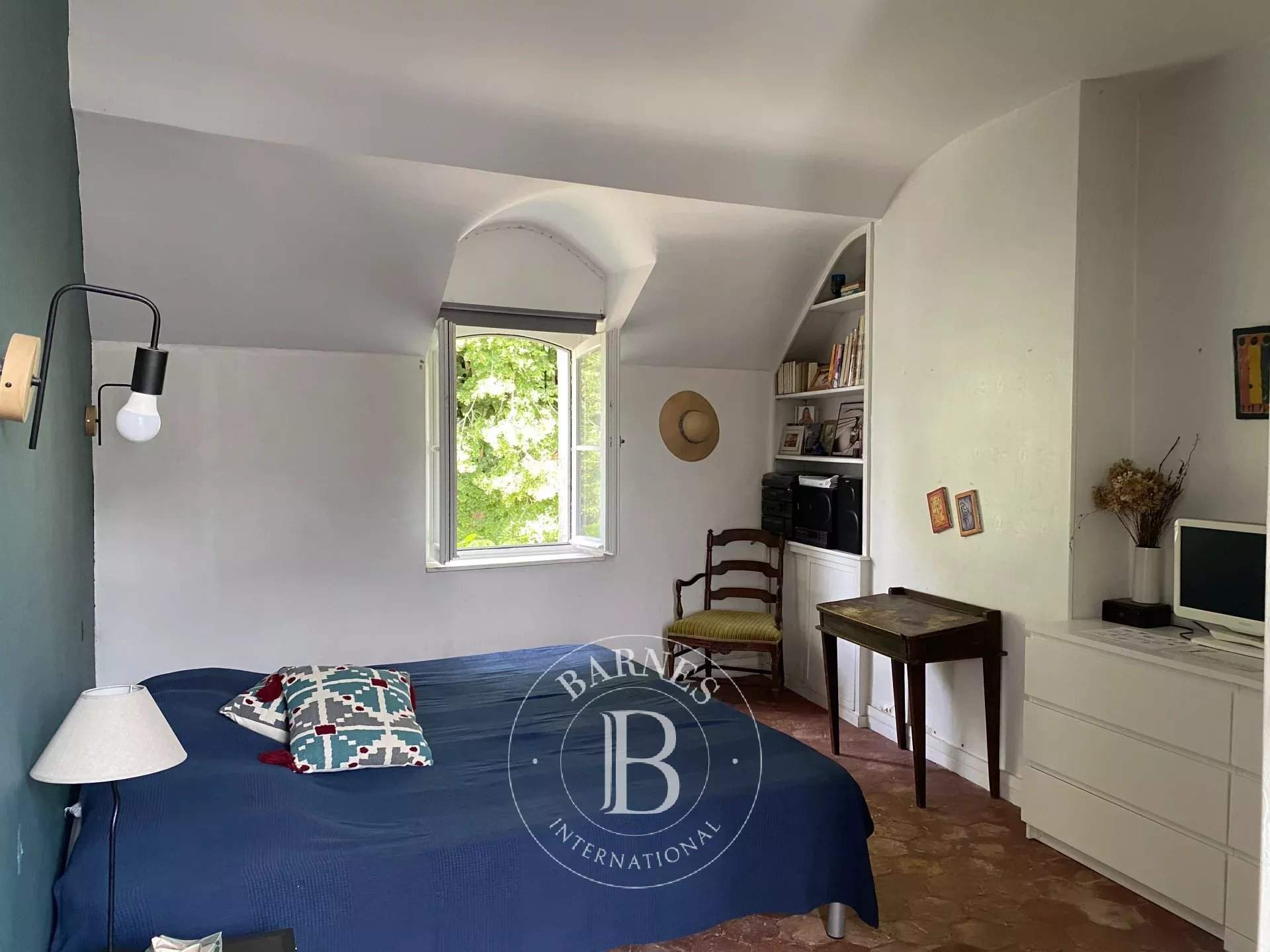 Fontainebleau  - Property 10 Bedrooms - picture 12