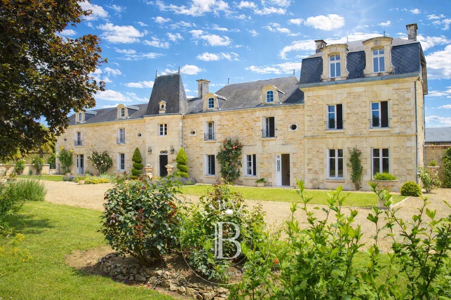 Loudun  - Maison de village 10 Pi&egrave;ces 5 Chambres - picture 1