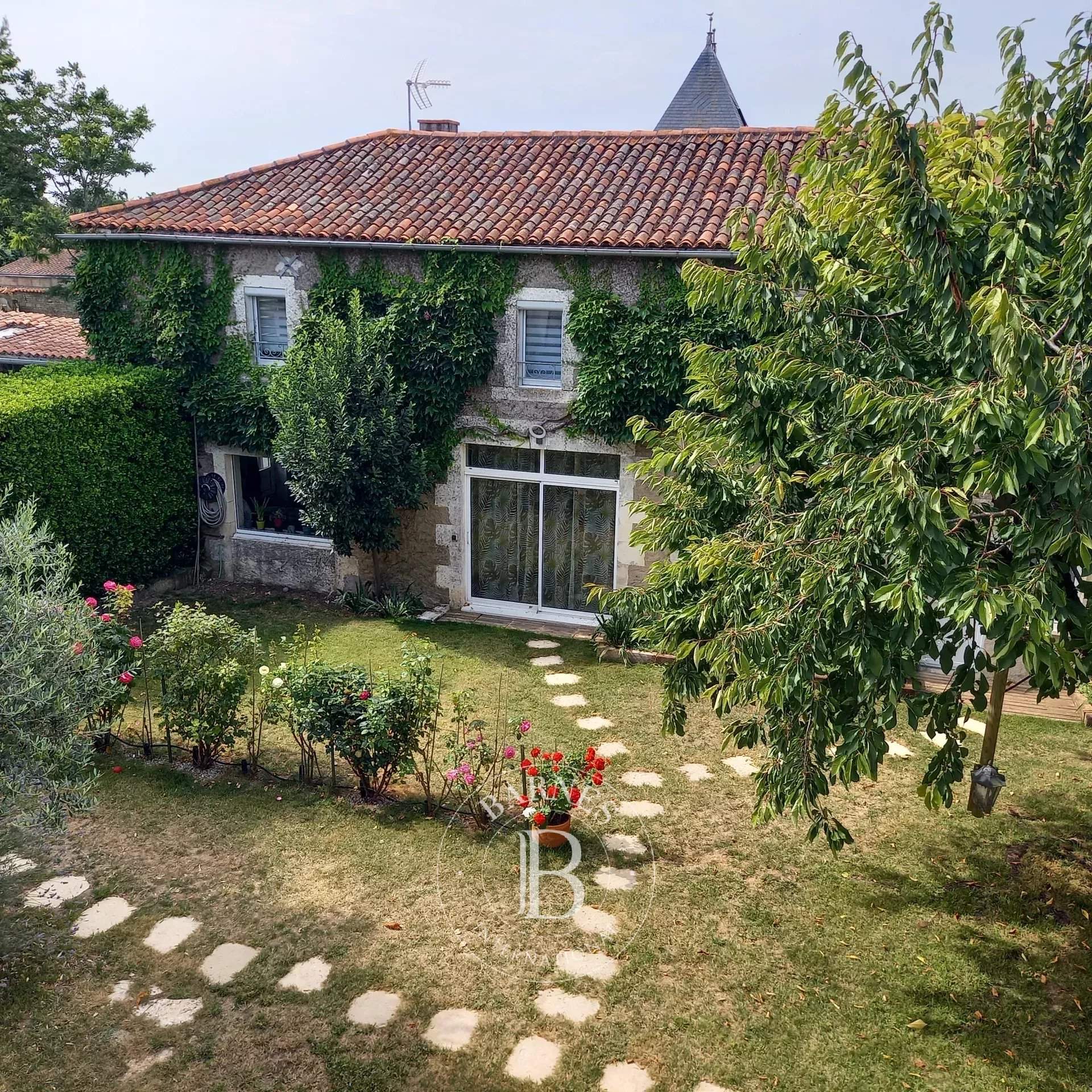 La Rochelle  - House 7 Bedrooms - picture 7