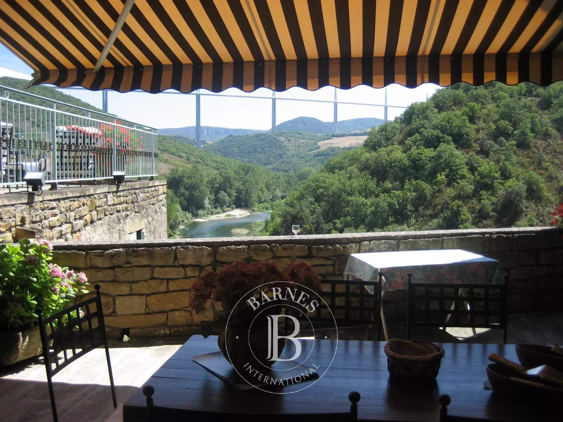 Millau  - Propriété 11 Pi&egrave;ces 7 Chambres - picture 12