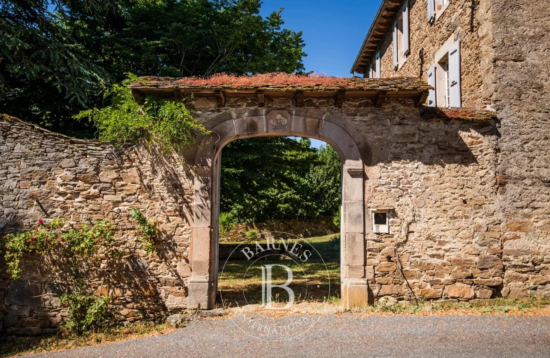 Ségur  - Propriété 8 Pièces 6 Chambres - picture 2