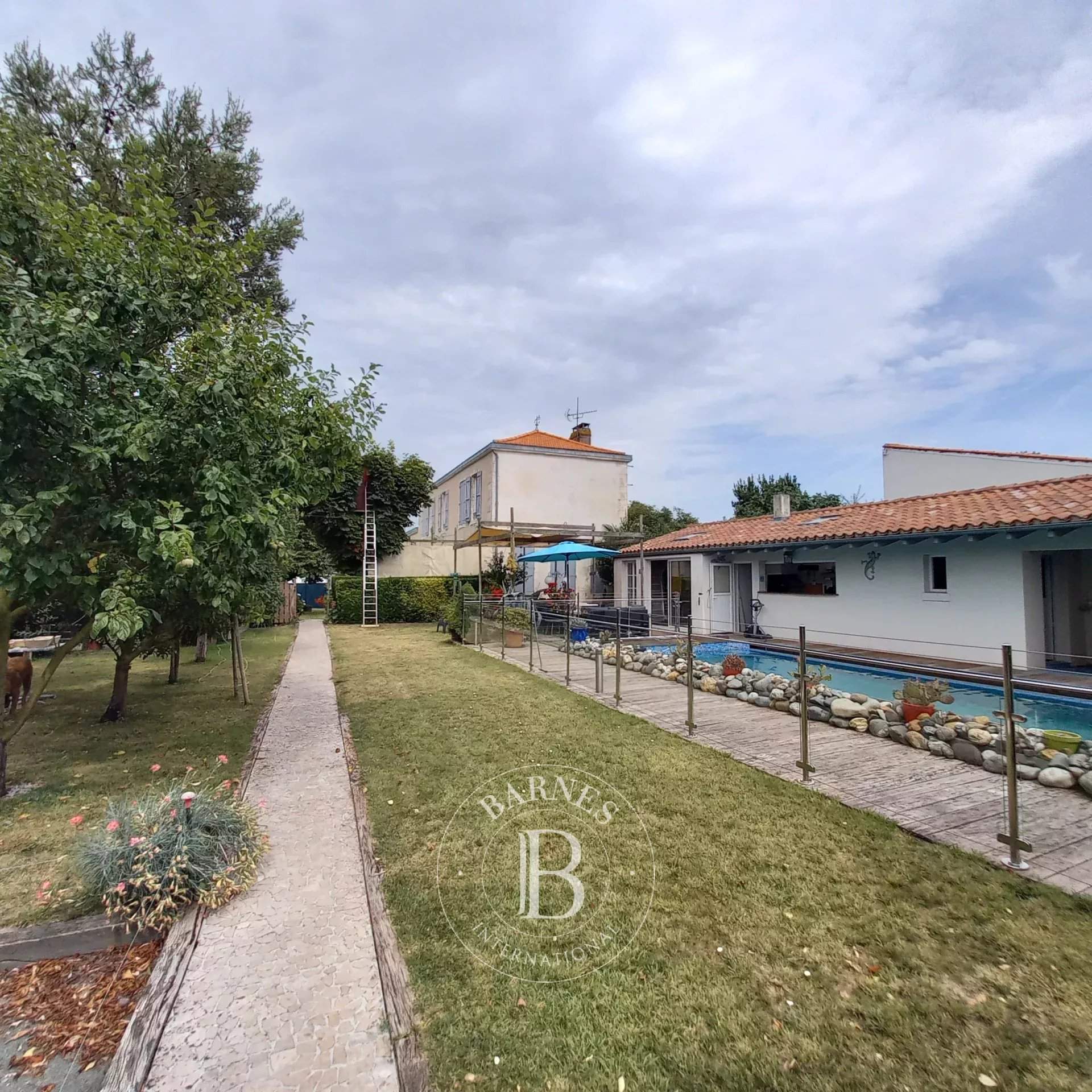 La Rochelle  - House 7 Bedrooms - picture 11