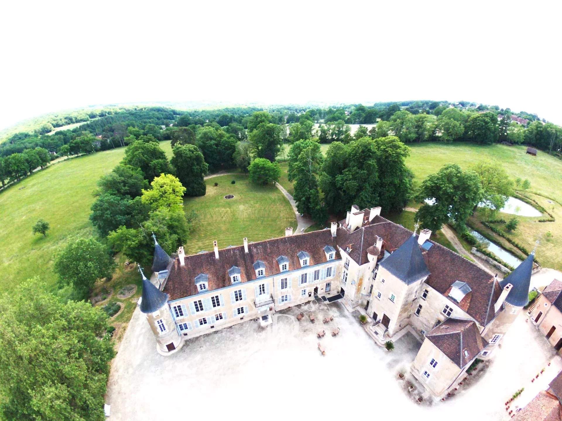 Avallon  - Château 35 Pi&egrave;ces 25 Chambres - picture 4