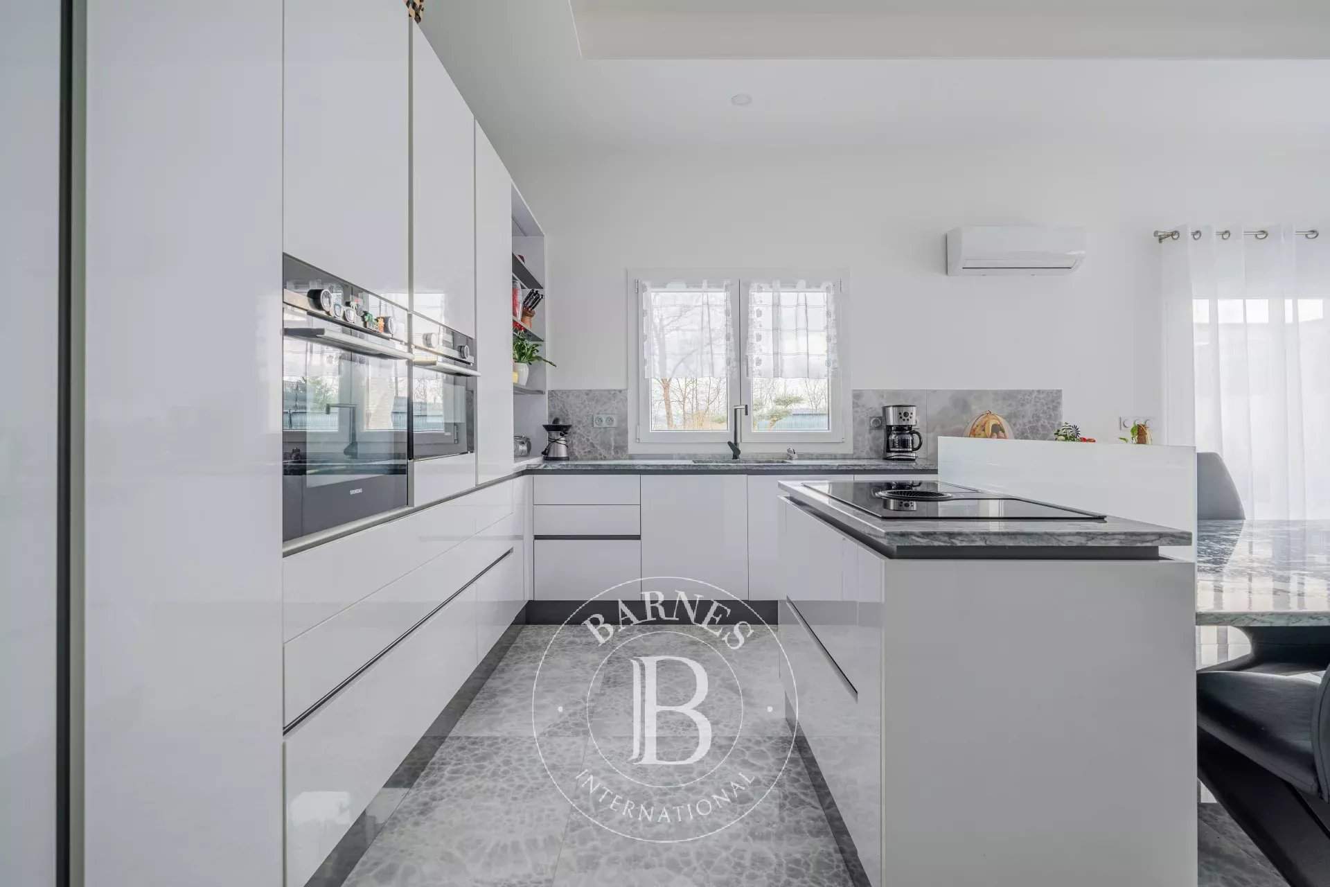 Bourgoin-Jallieu  - Maison 6 Pi&egrave;ces 3 Chambres - picture 3