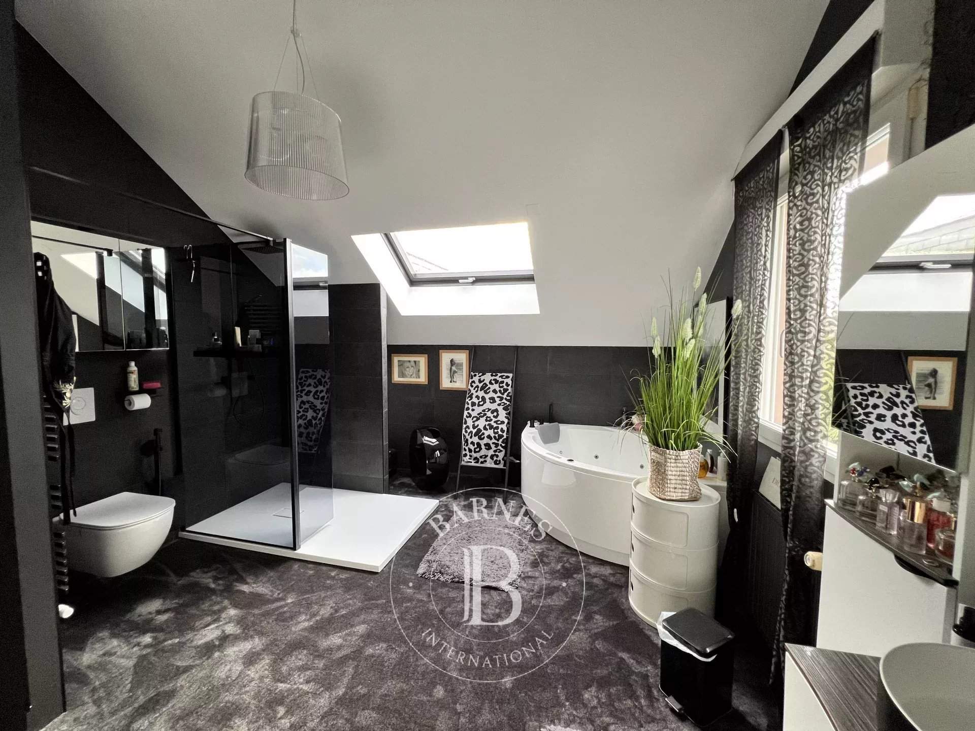 Granville  - House 5 Bedrooms - picture 20