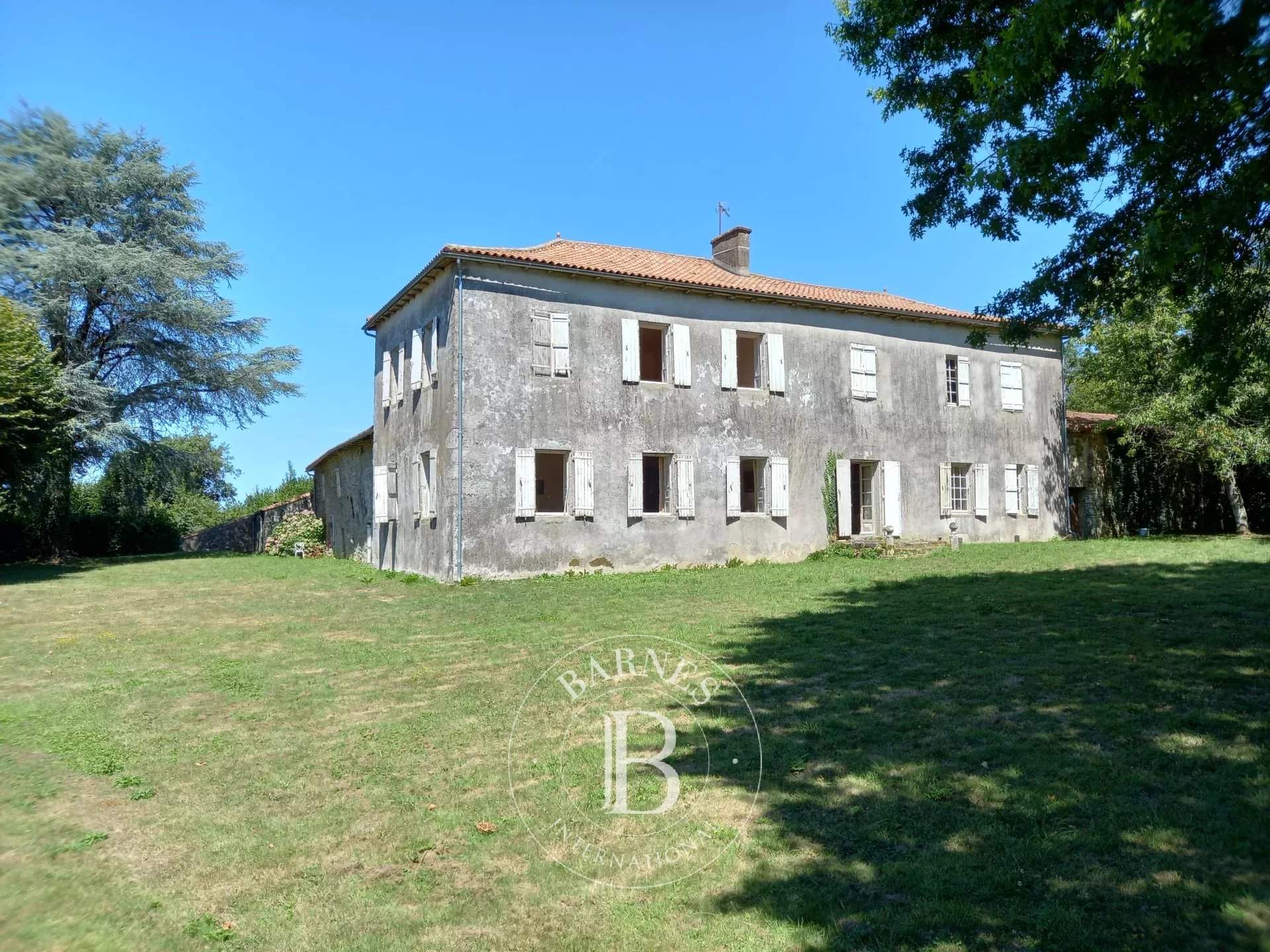 Secondigny  - Maison 14 Pi&egrave;ces 8 Chambres - picture 2